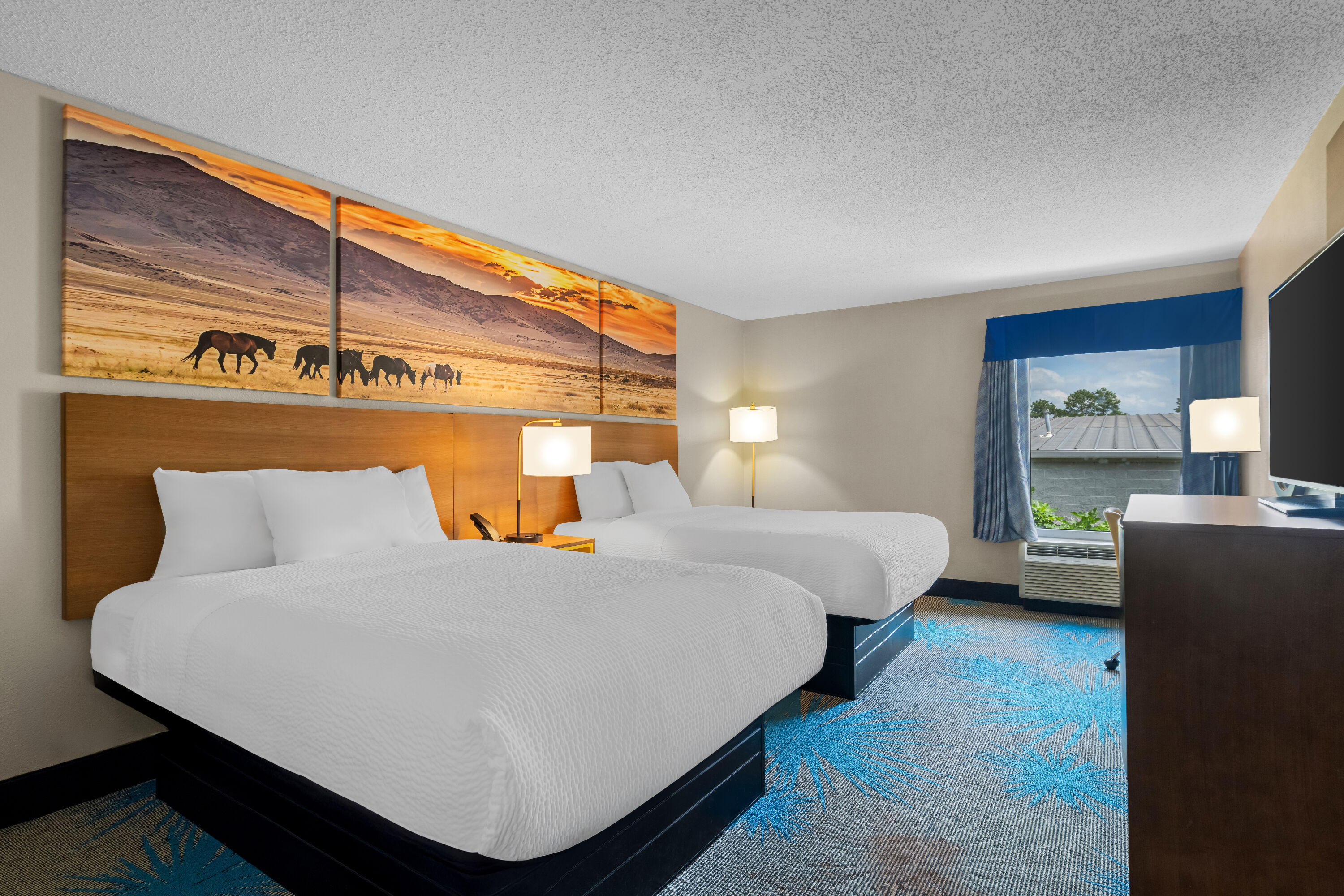 Double bed guest room at the Days Inn & Suites by Wyndham Ridgeland in Ridgeland, Mississippi