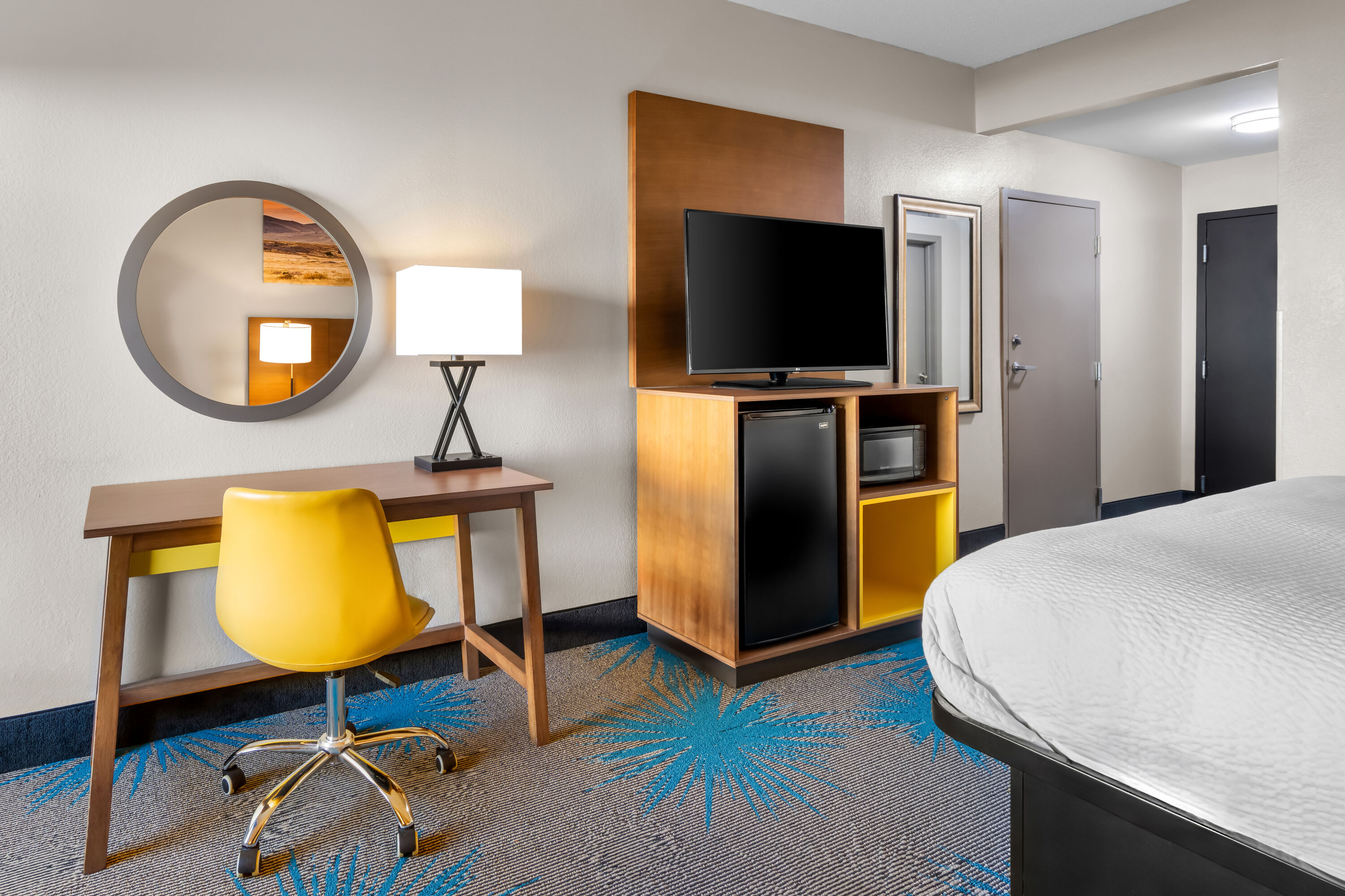 King bed guest room at the Days Inn & Suites by Wyndham Ridgeland in Ridgeland, Mississippi