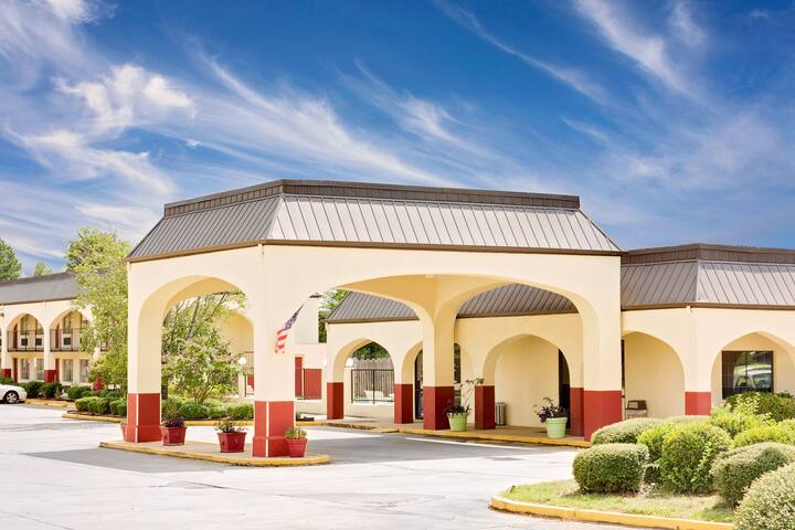 exterior of days inn suites by wyndham starkville hotel in starkville mississippi - Hilton Garden Inn Starkville Ms exterior of days inn suites by wyndham starkville hotel in starkville mississippi - Hilton Garden Inn Starkville Ms
