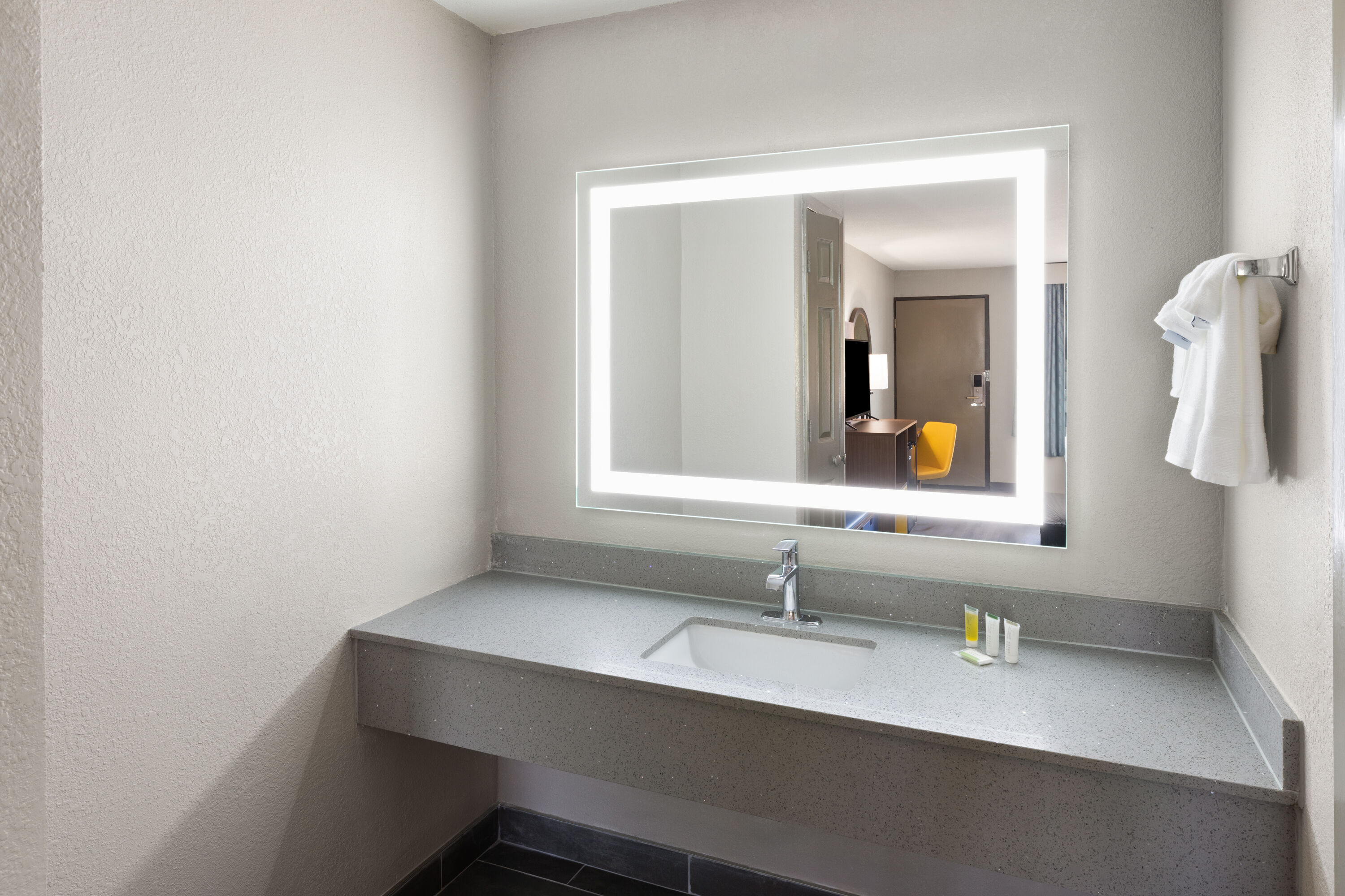 Guest room bath at the Days Inn & Suites by Wyndham Vicksburg in Vicksburg, Mississippi