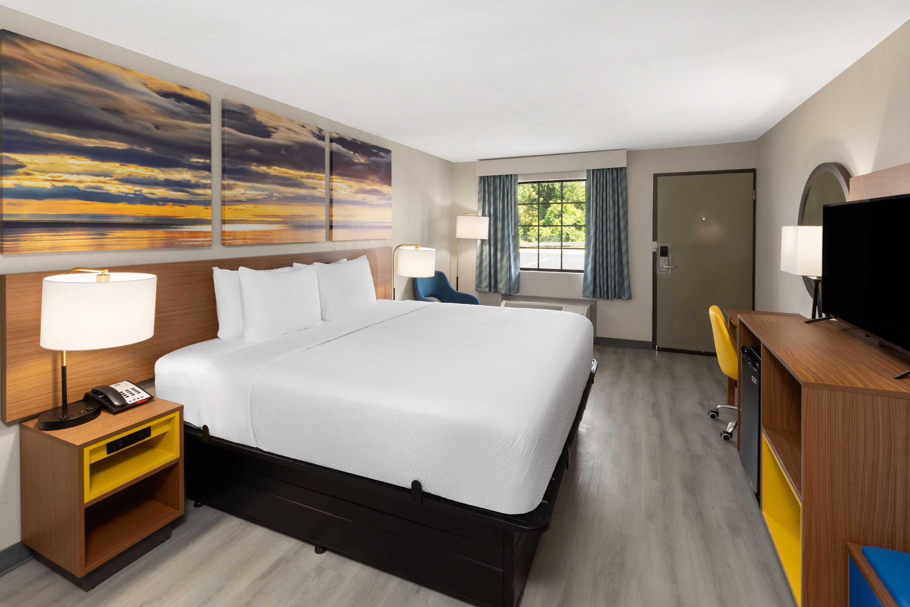 Guest room at the Days Inn & Suites by Wyndham Vicksburg in Vicksburg, Mississippi