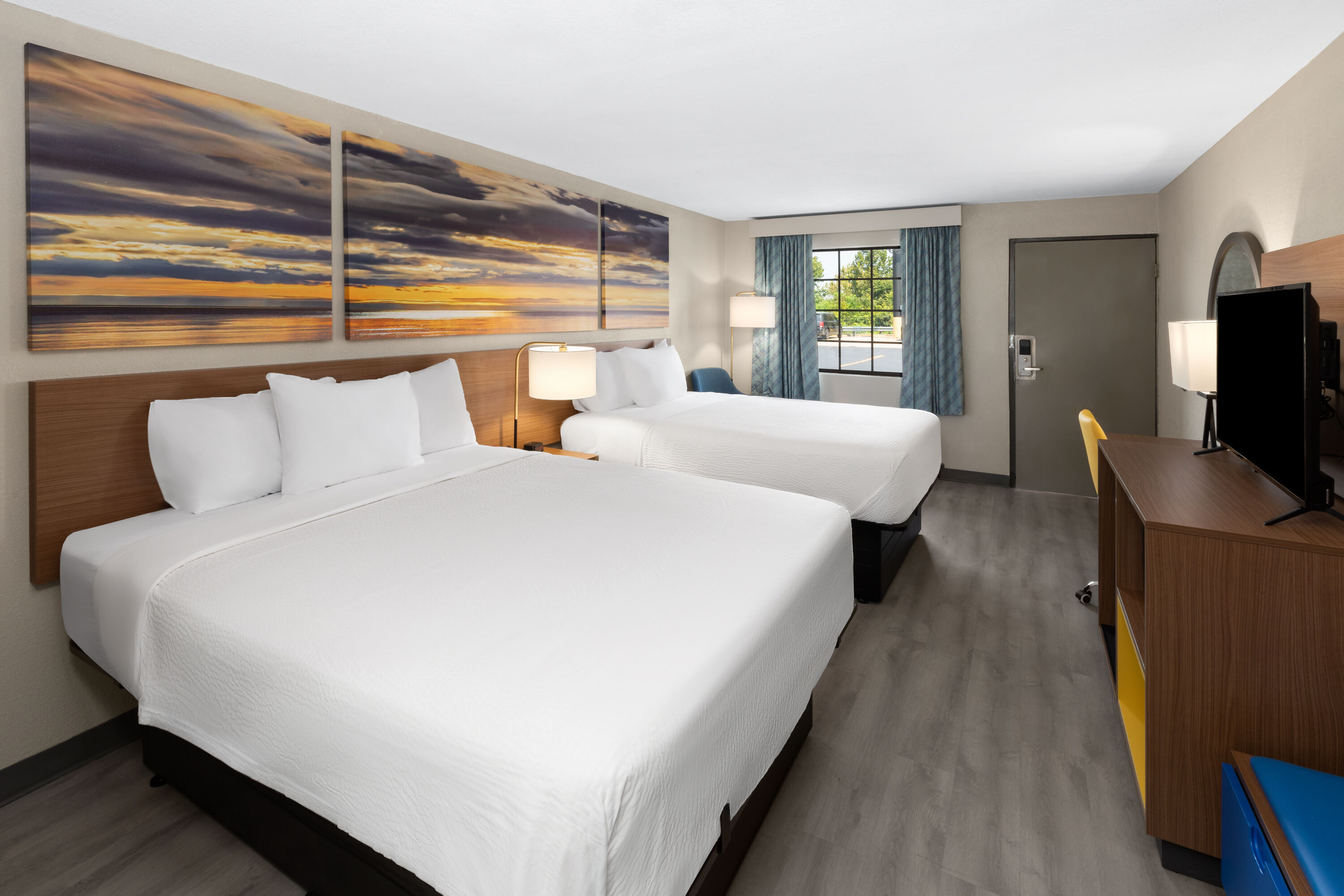 Guest room at the Days Inn & Suites by Wyndham Vicksburg in Vicksburg, Mississippi