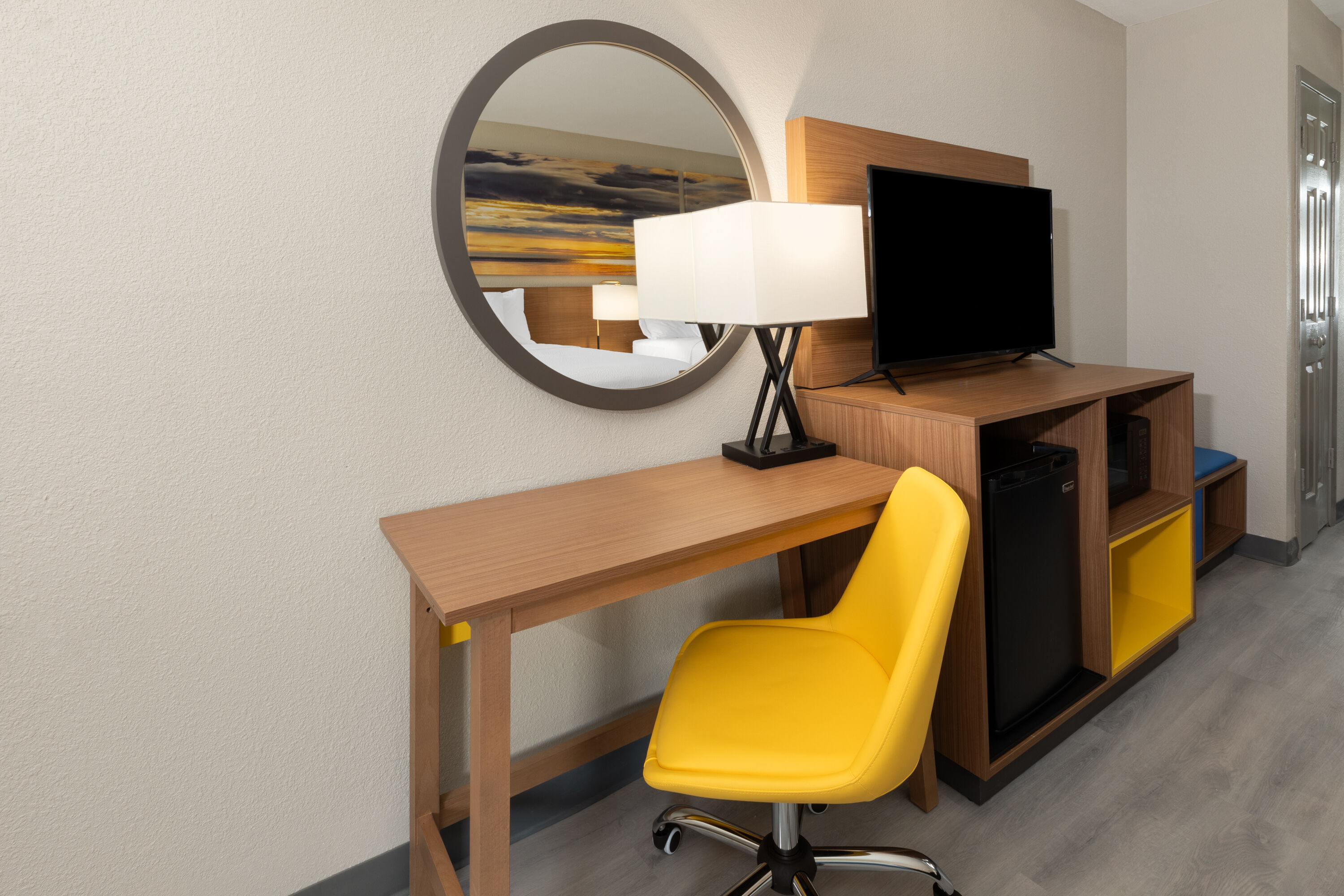 Days Inn & Suites by Wyndham Vicksburg suite in Vicksburg, Mississippi