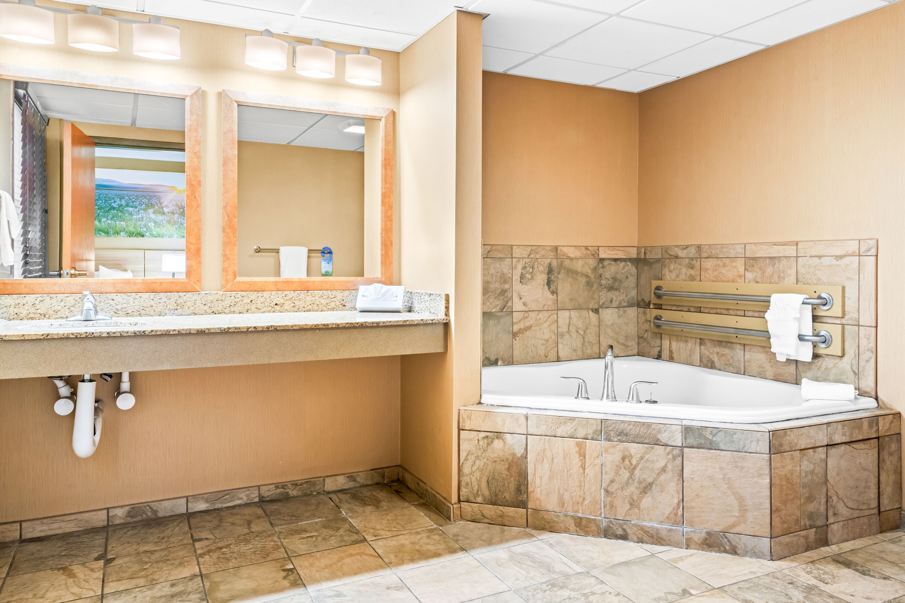 Guest room bath at the Days Inn by Wyndham Helena in Helena, Montana