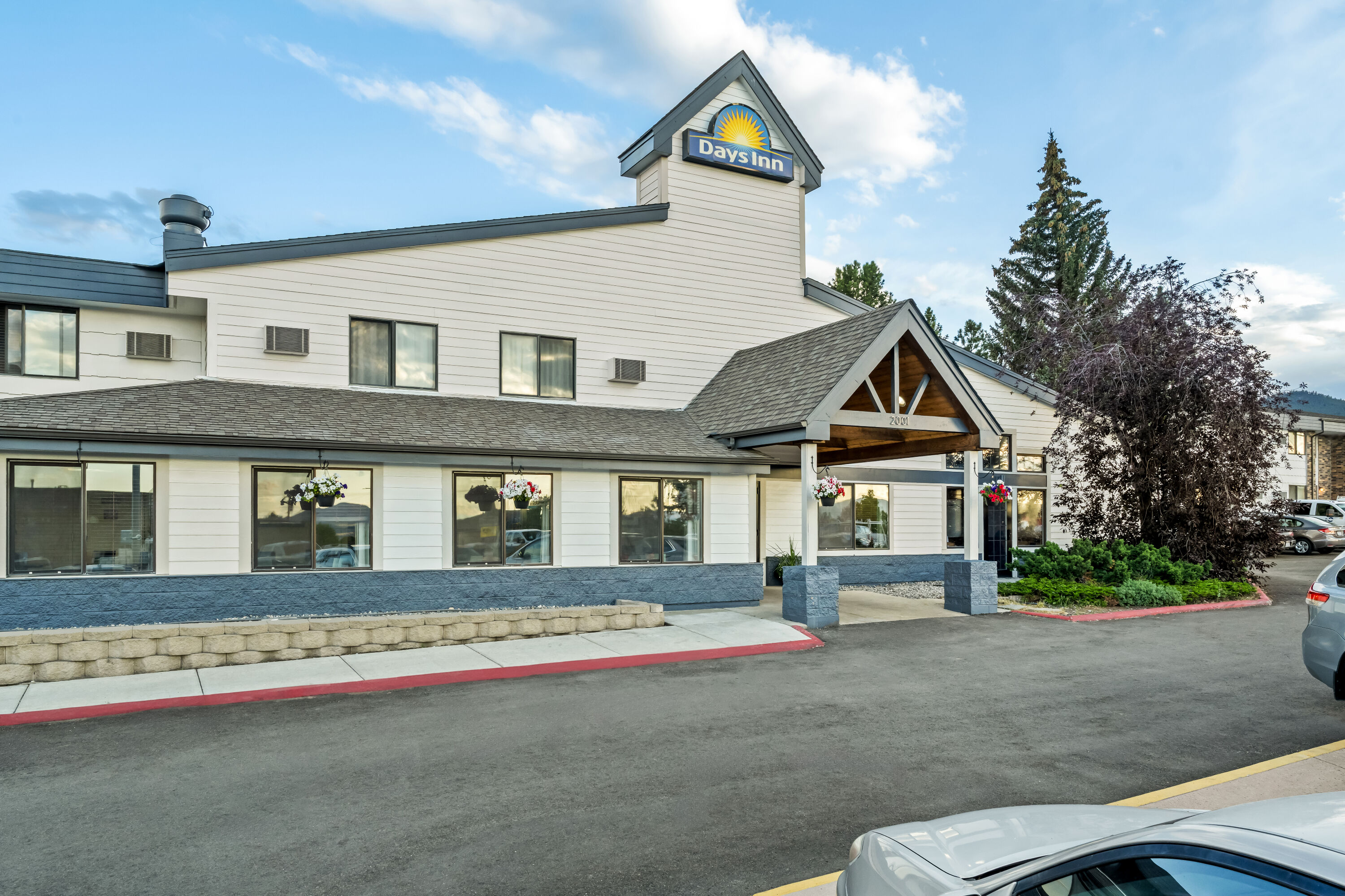 Exterior Day Image of Days Inn by Wyndham Helena hotel in Helena, Montana