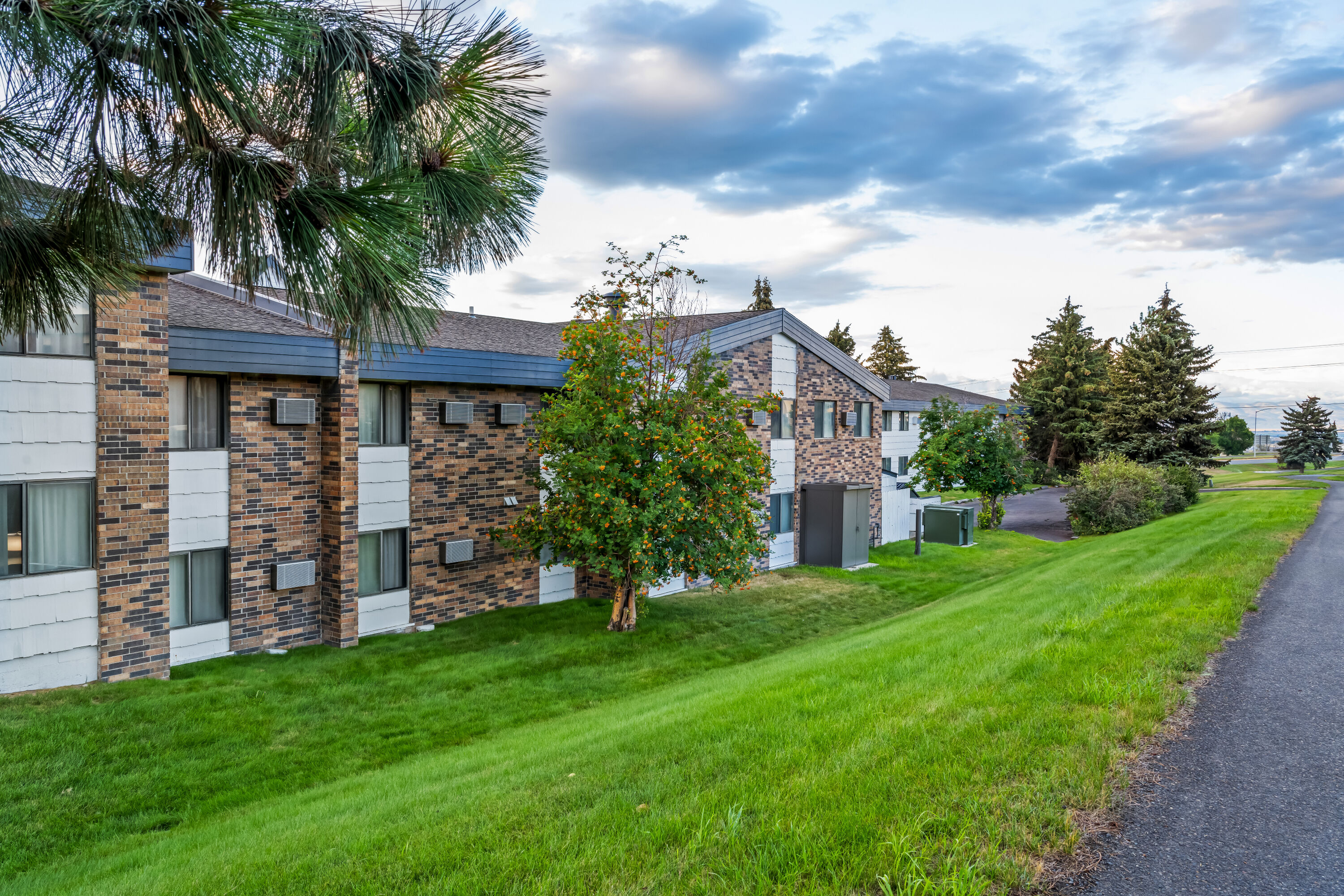 Exterior Day Image of Days Inn by Wyndham Helena hotel in Helena, Montana