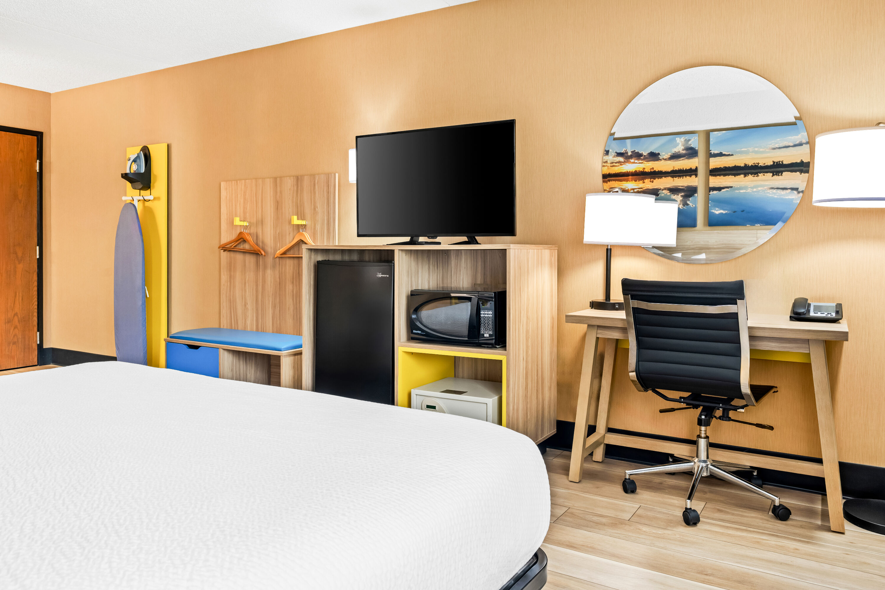 Guest room at the Days Inn by Wyndham Helena in Helena, Montana