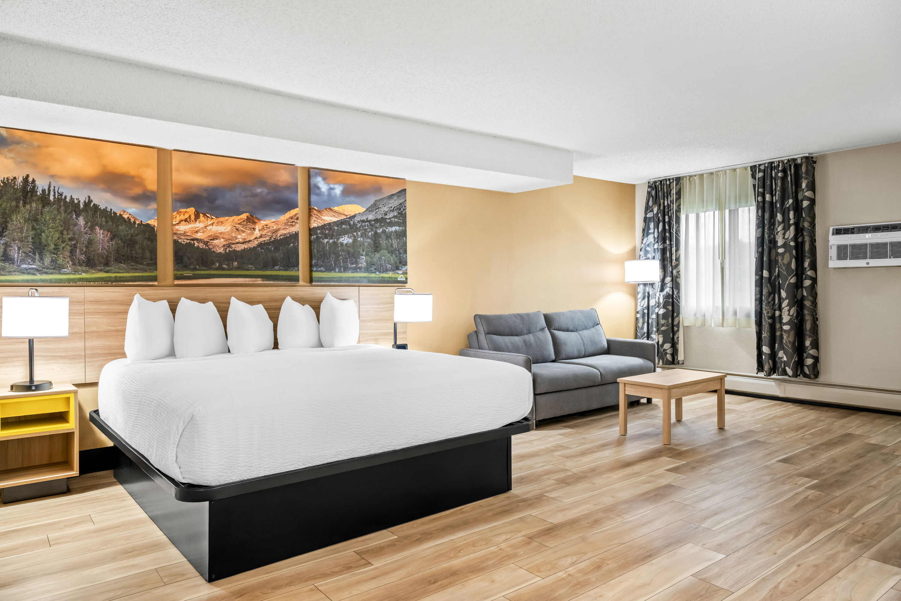 Guest room at the Days Inn by Wyndham Helena in Helena, Montana