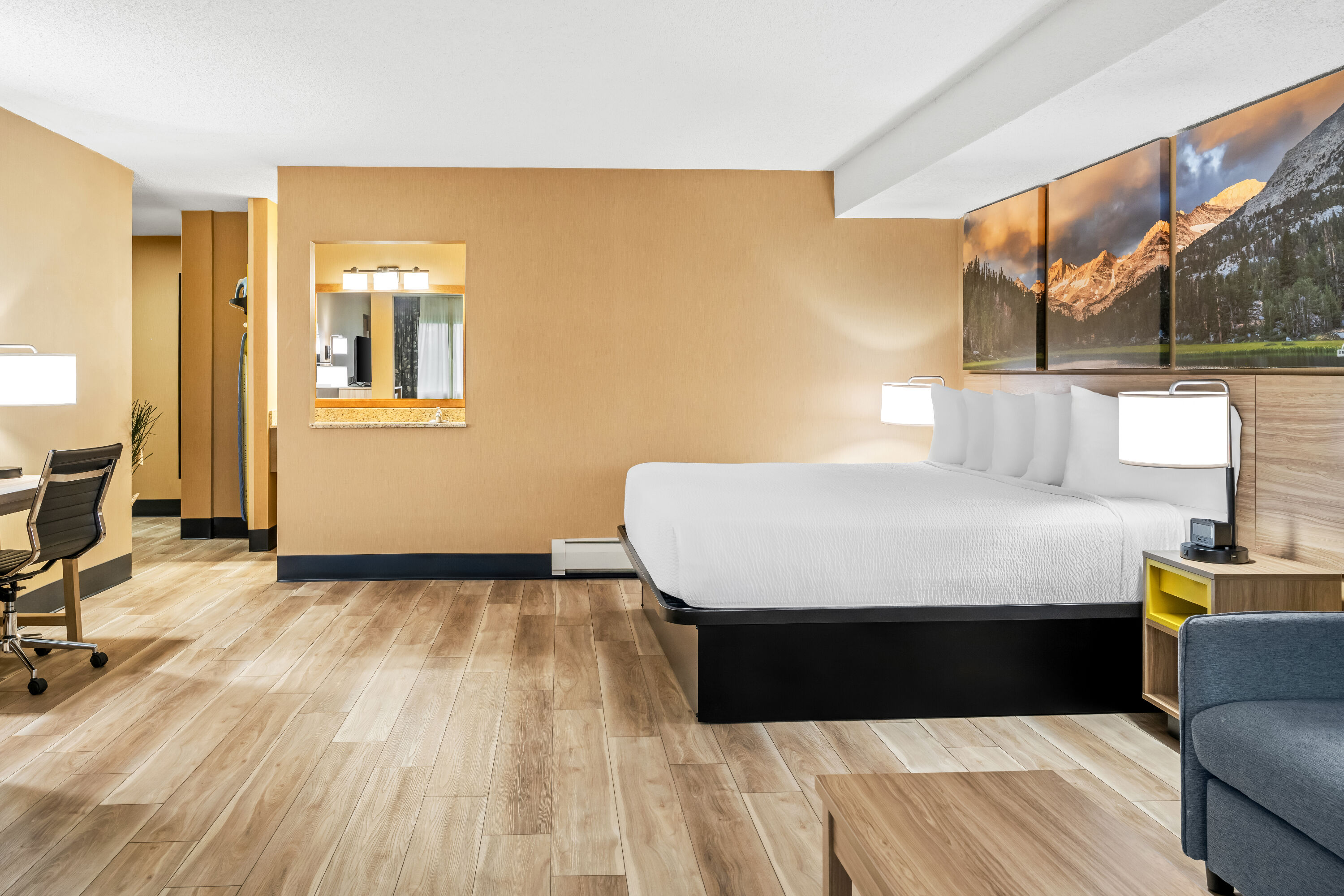 Guest room at the Days Inn by Wyndham Helena in Helena, Montana