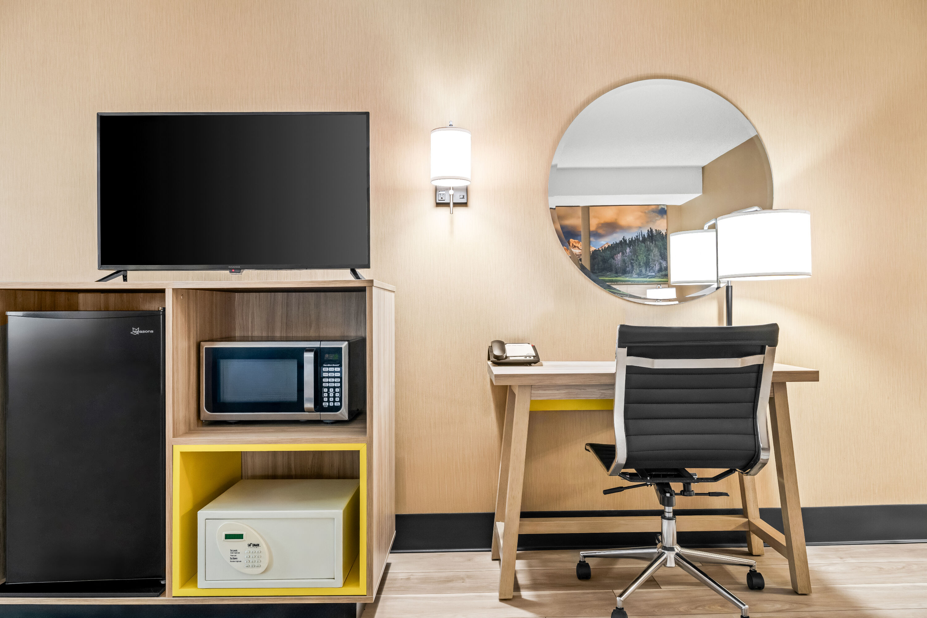 Guest room at the Days Inn by Wyndham Helena in Helena, Montana