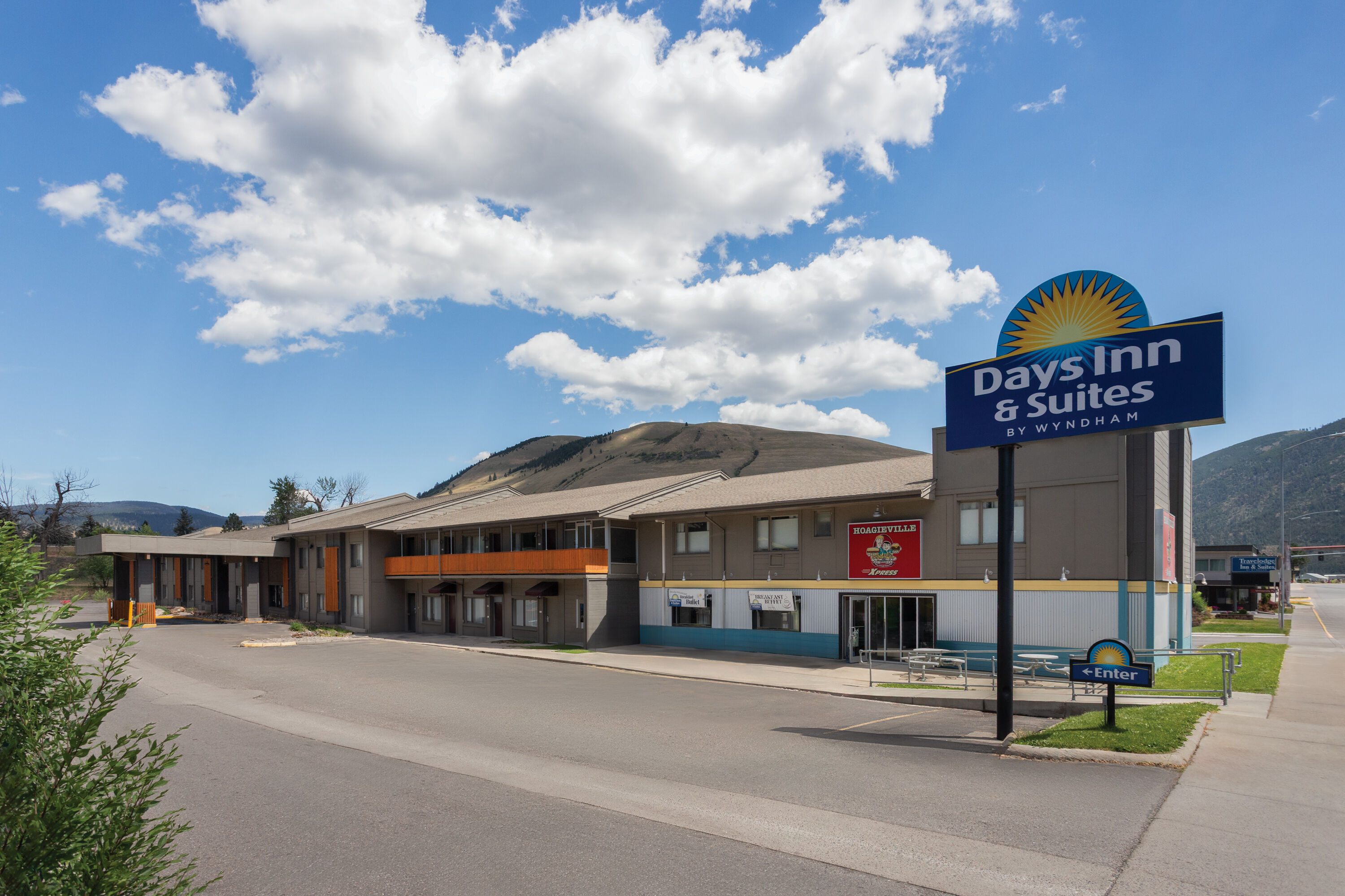 Exterior Day Image of Days Inn and Suites by Wyndham Downtown Missoula-University hotel in Missoula, Montana