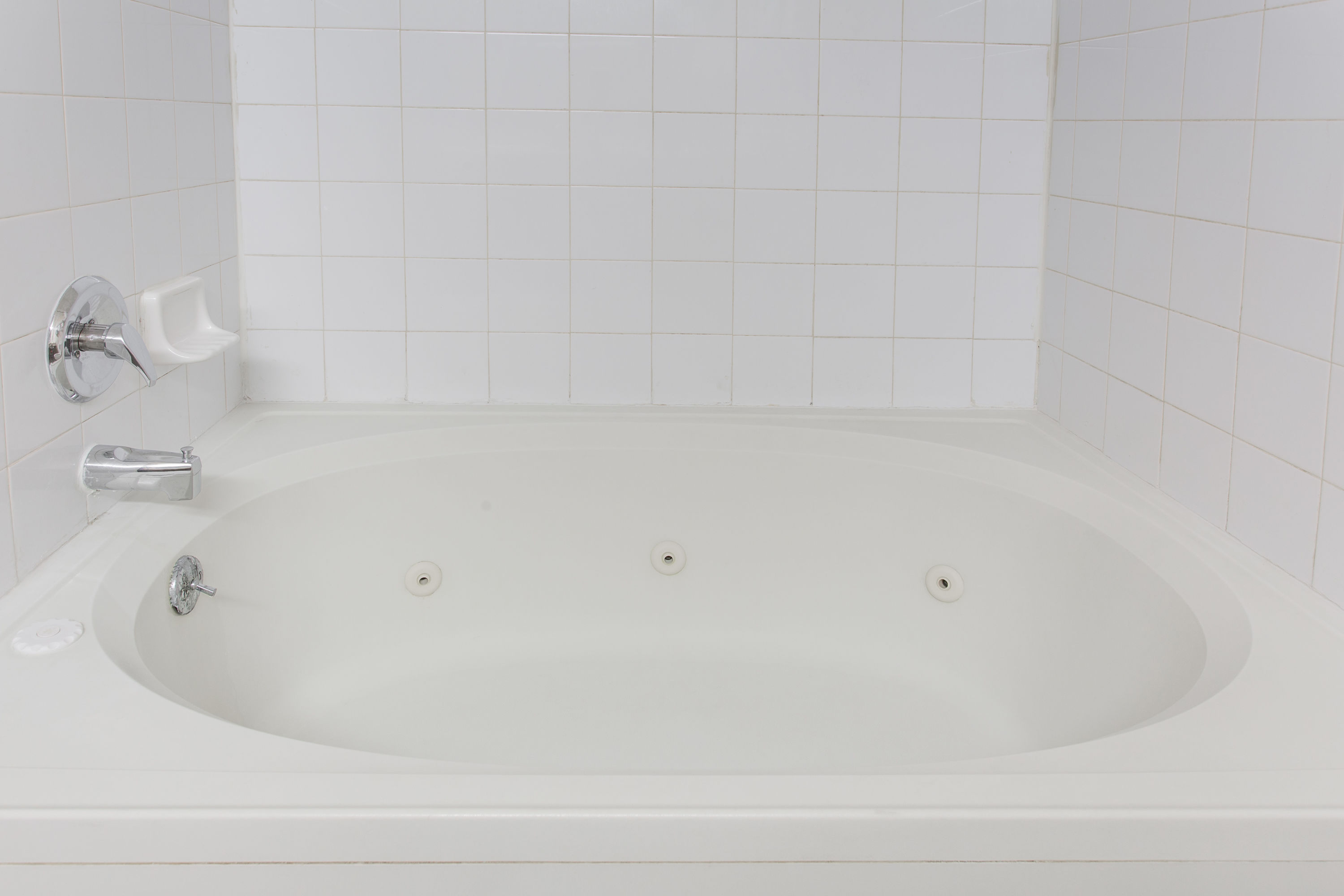 Guest room bath at the Days Inn by Wyndham High Point/Archdale in Archdale, North Carolina