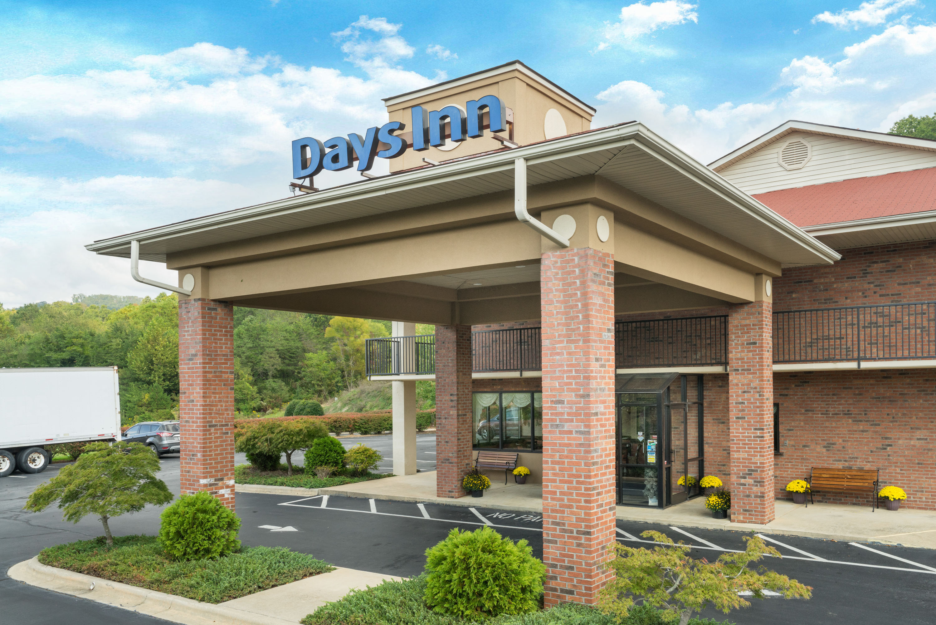 Days Inn By Wyndham Asheville Downtown North Asheville Nc Hotels