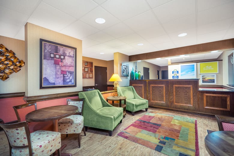 Days Inn By Wyndham Asheville North Hotels Nc 28804 Days Inn By Wyndham Asheville North Hotel Lobby In Carolina