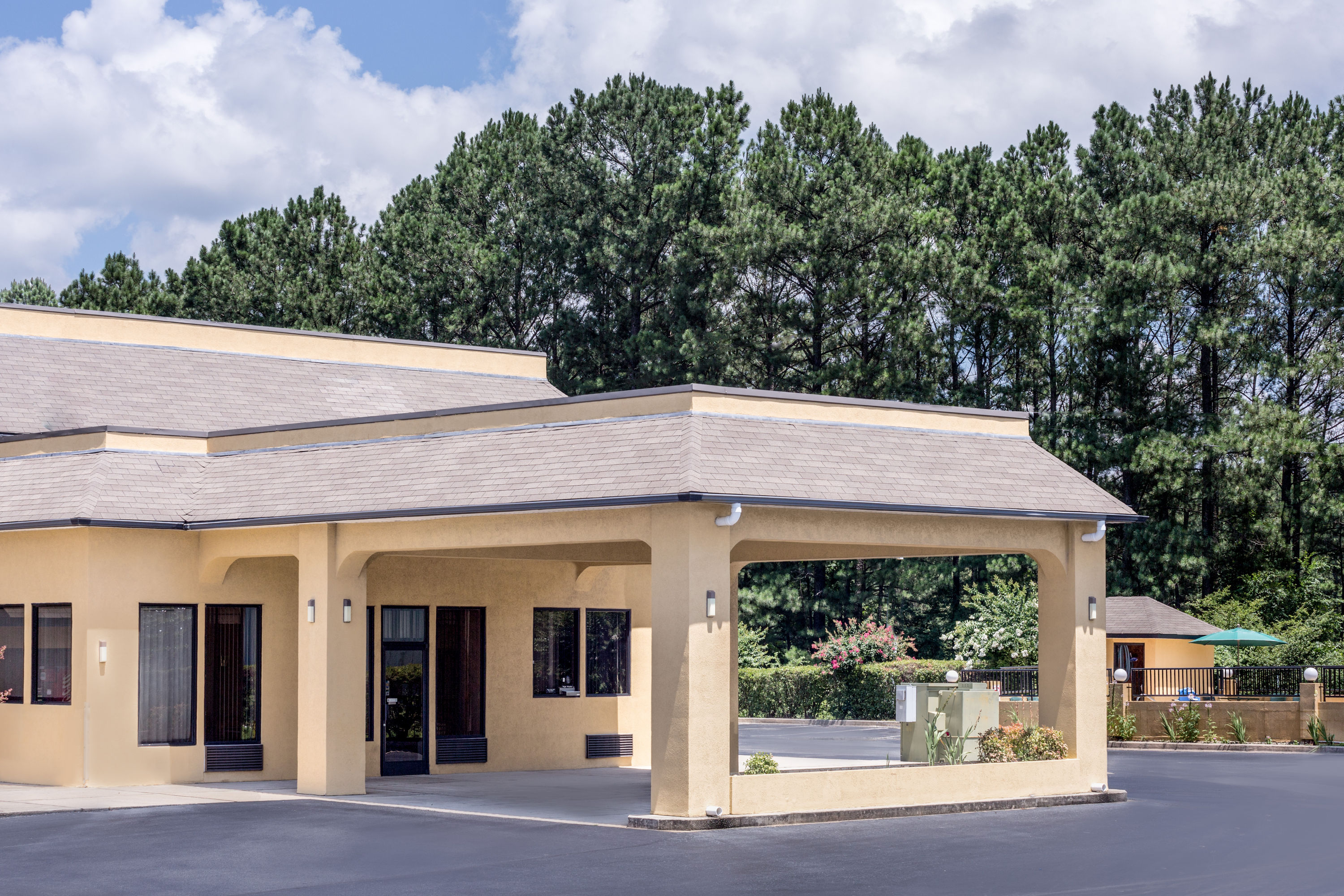 Exterior Day Image of Days Inn by Wyndham Biscoe hotel in Biscoe, North Carolina
