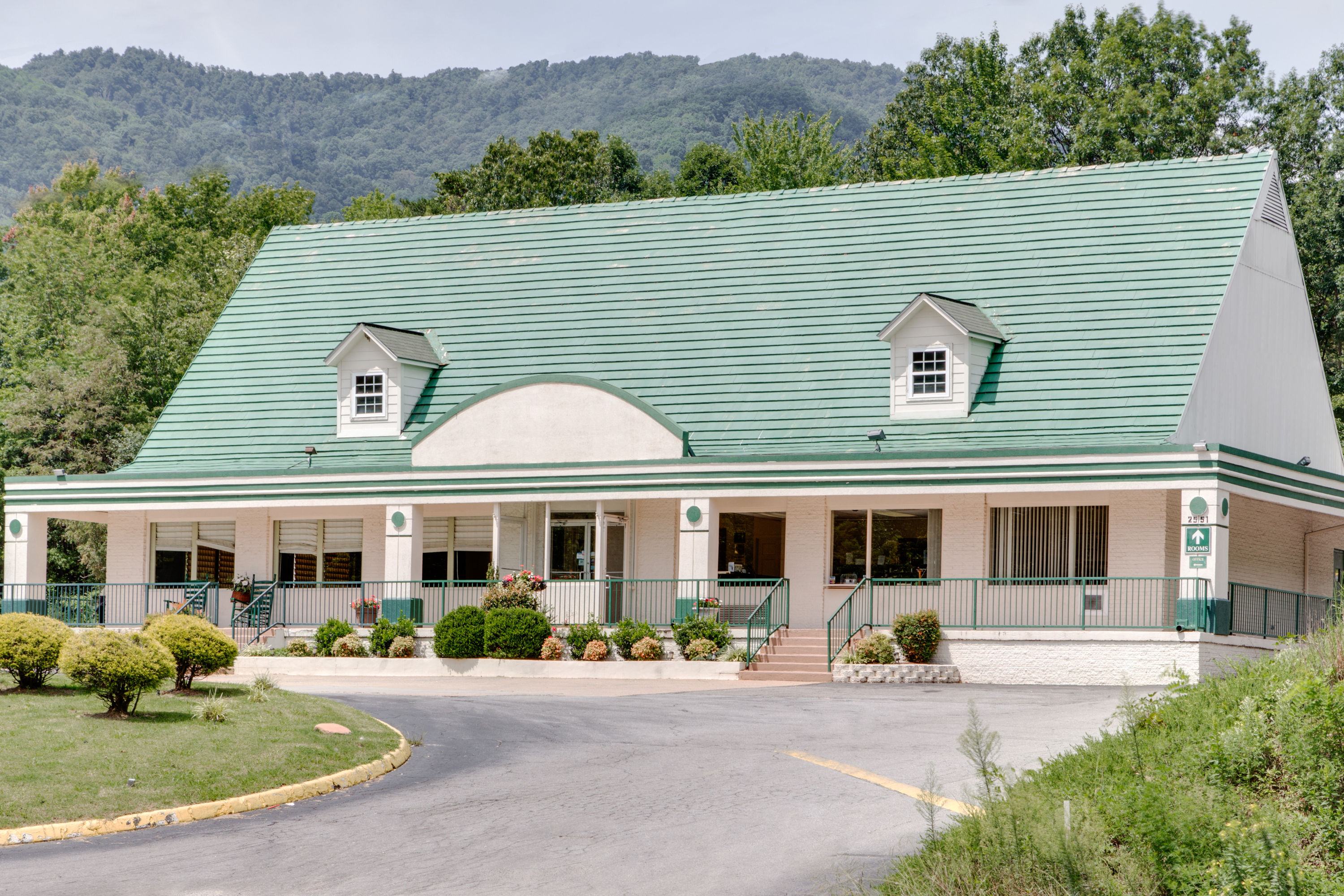 Days Inn By Wyndham Asheville West Candler Nc Hotels