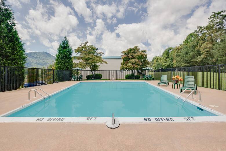 Days Inn Asheville West Candler Hotels Nc 28715 Pool At The Days Inn Asheville West In Candler North Carolina