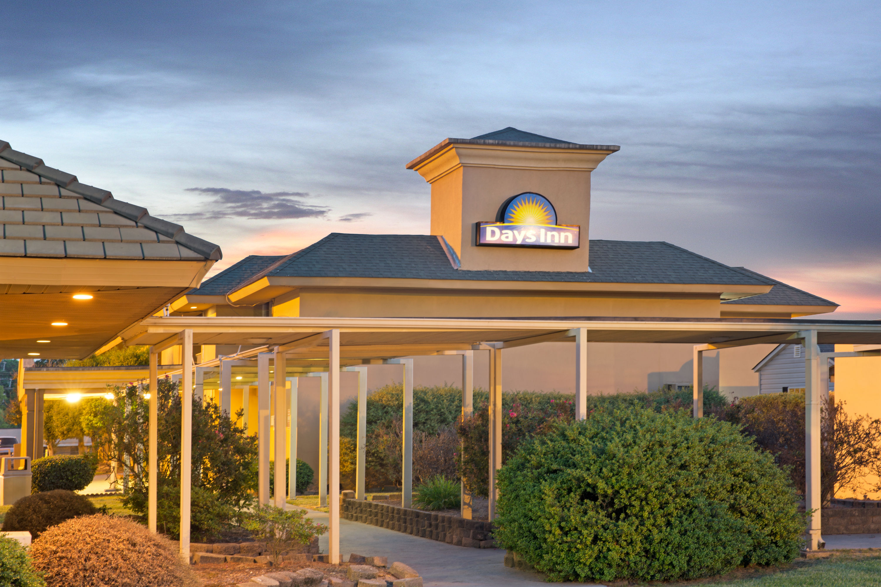 Days Inn By Wyndham Charlotte Woodlawn Near Carowinds