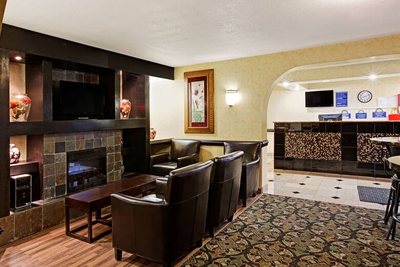 Days Inn Charlotte/Woodlawn Near Carowinds hotel lobby in Charlotte, North Carolina