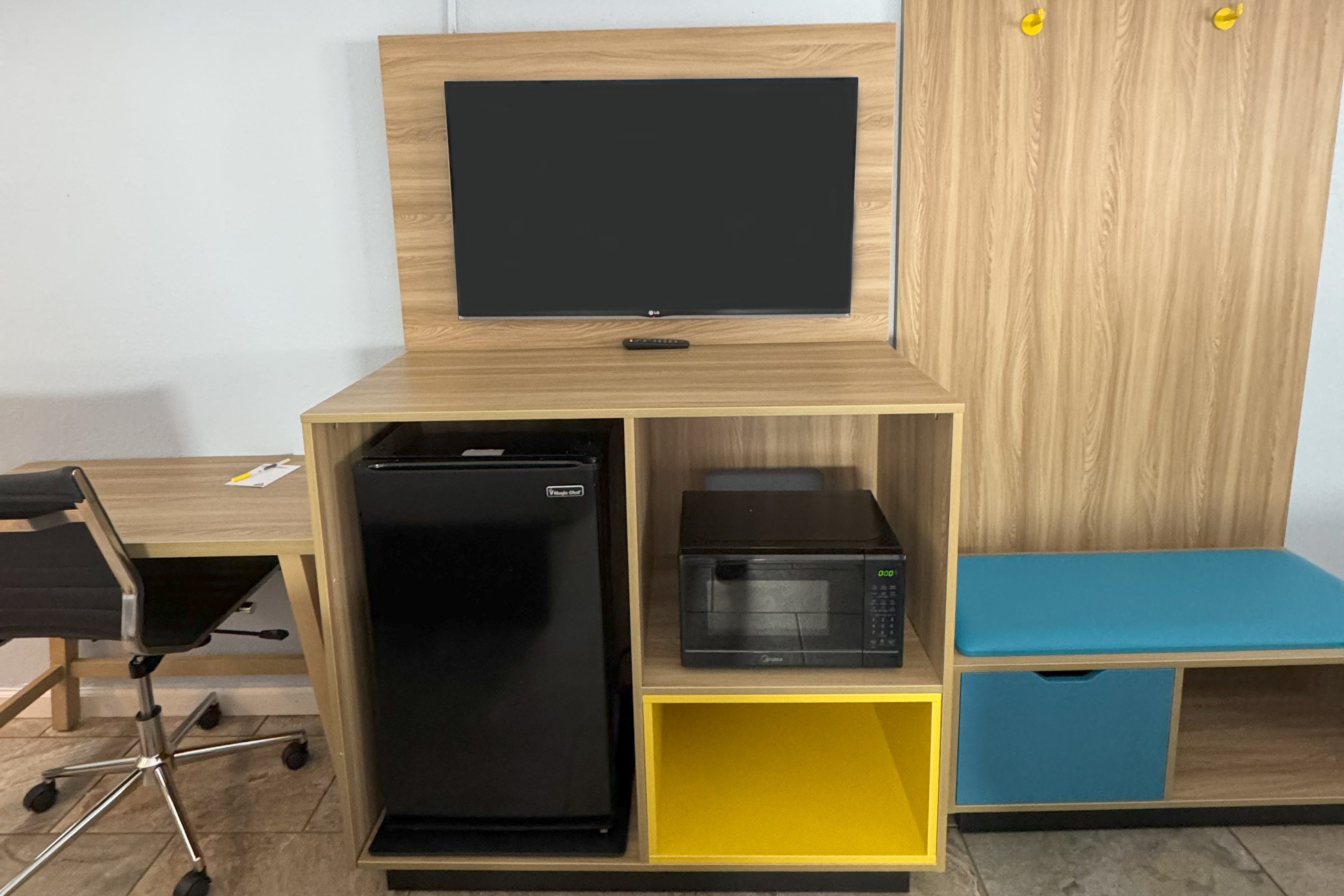 Guest room at the Days Inn by Wyndham Charlotte University in Charlotte, North Carolina