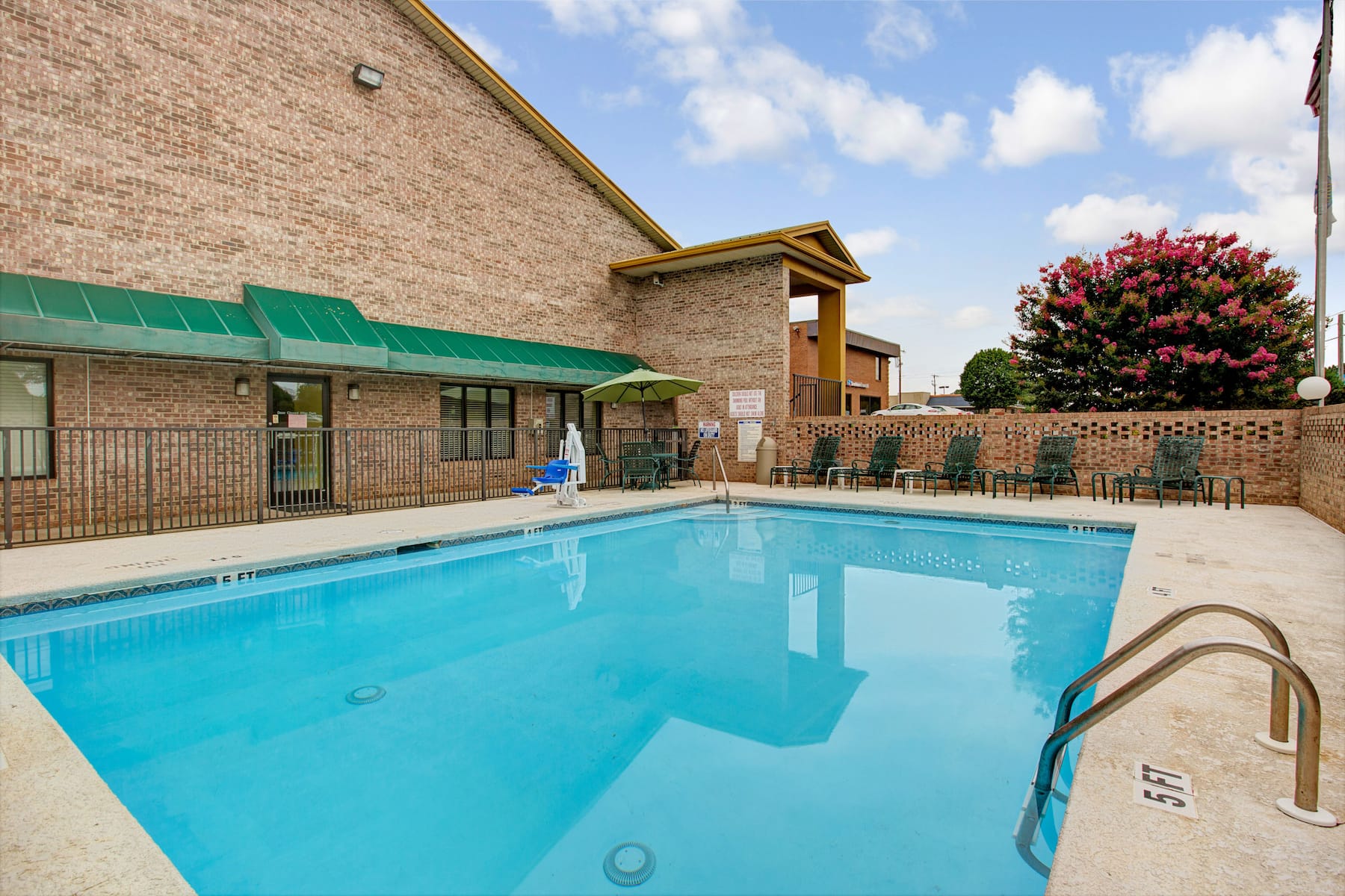 Days Inn by Wyndham Conover-Hickory | Conover, NC Hotels