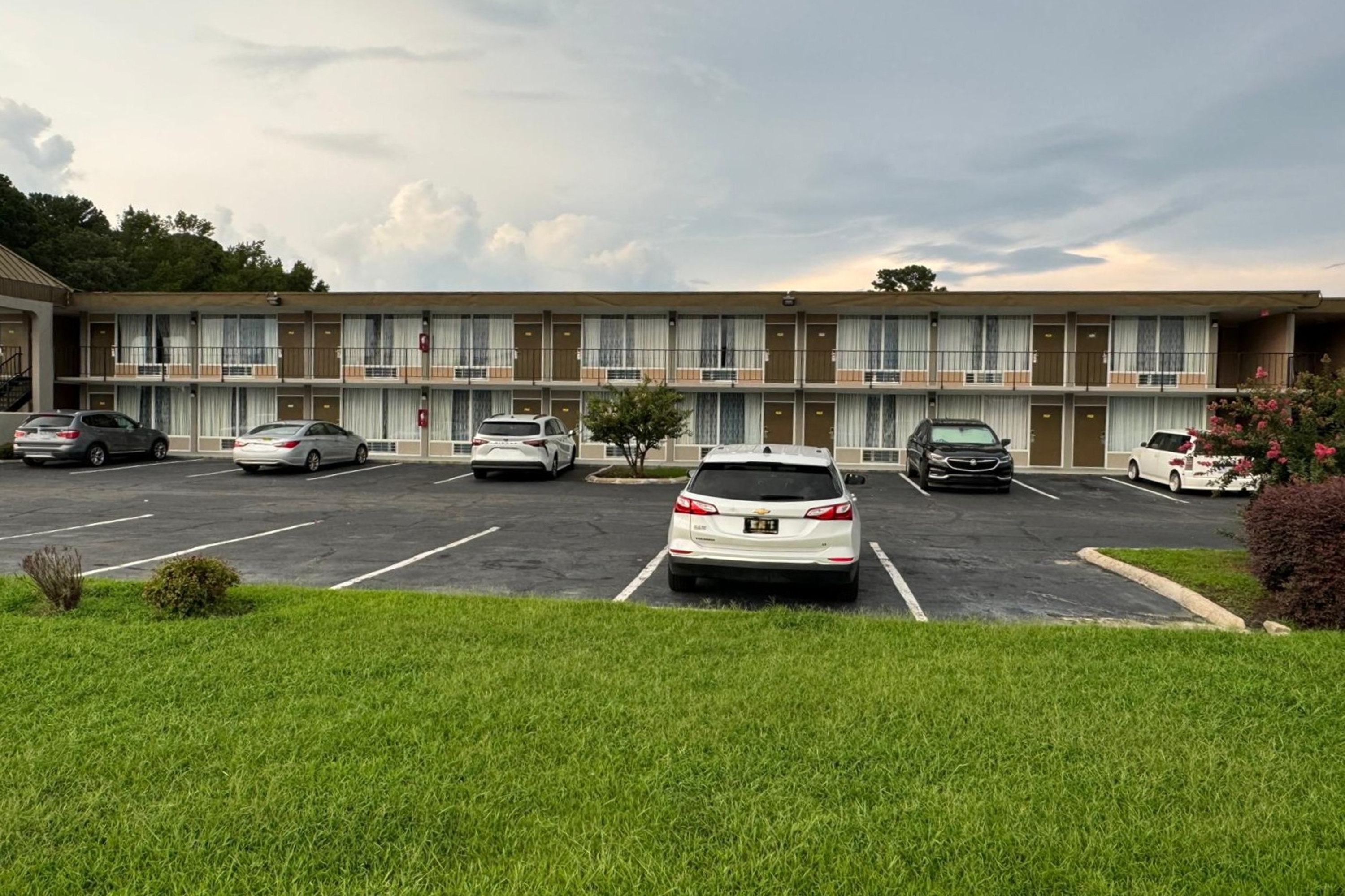 Exterior of Days Inn by Wyndham Goldsboro hotel in Goldsboro, North Carolina