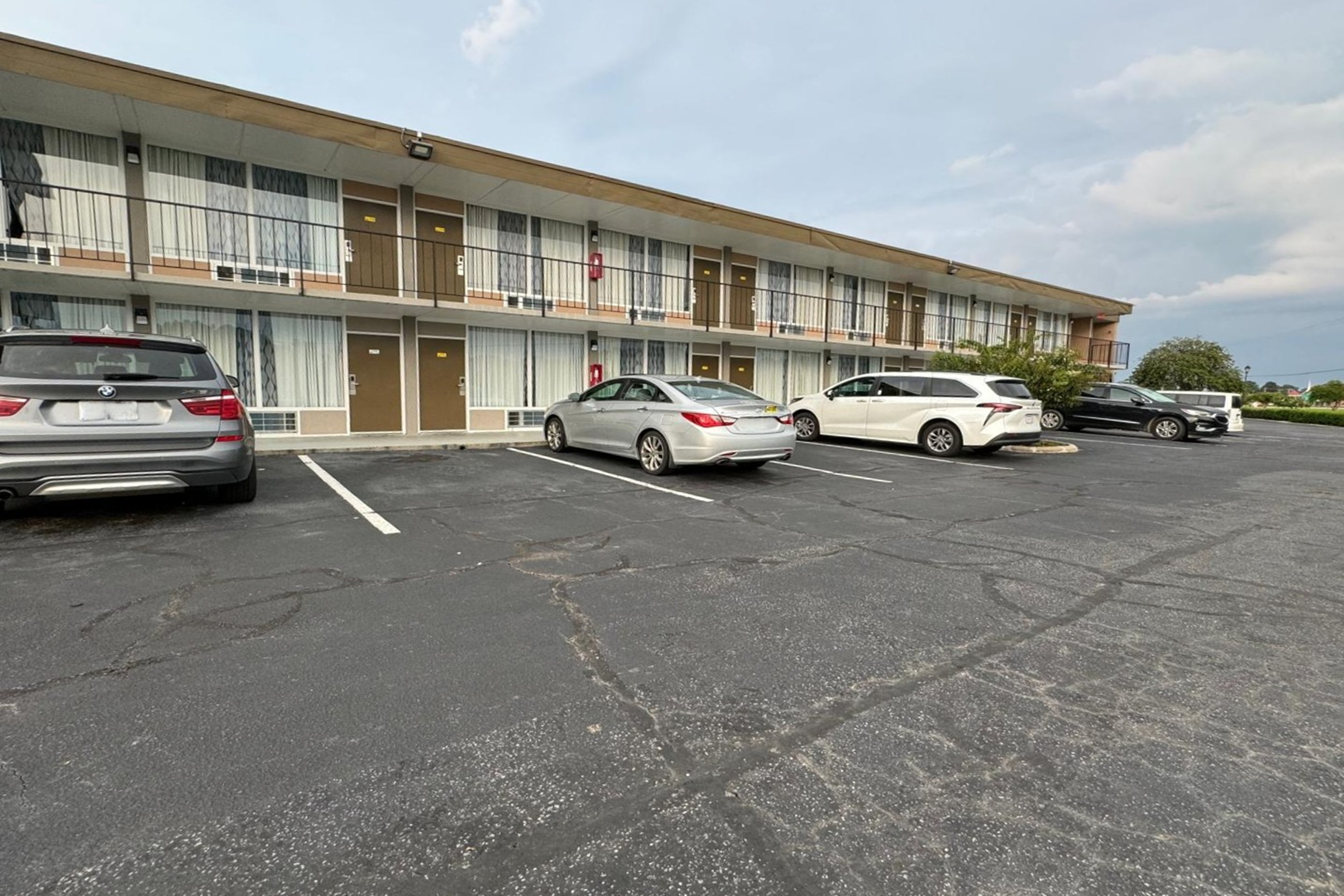 Exterior of Days Inn by Wyndham Goldsboro hotel in Goldsboro, North Carolina