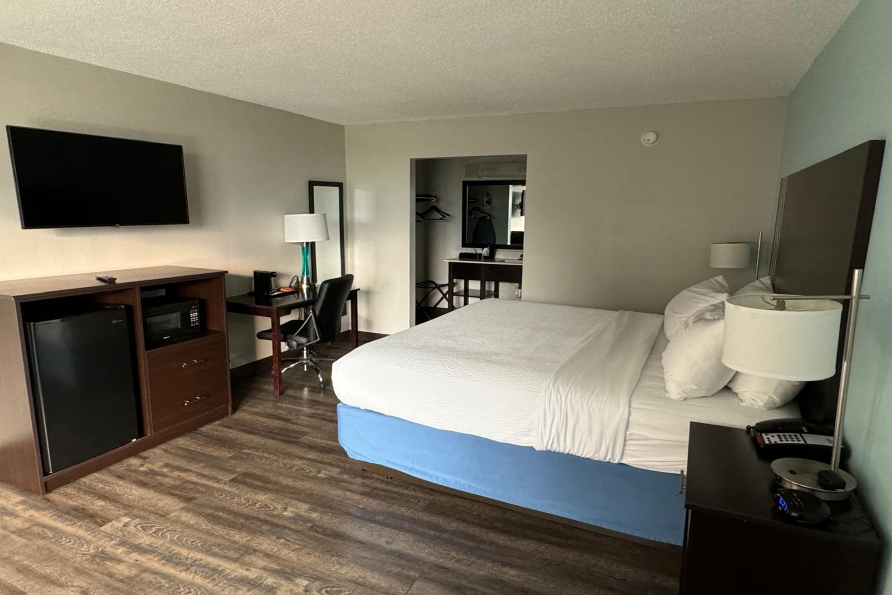 Guest room at the Days Inn by Wyndham Goldsboro in Goldsboro, North Carolina