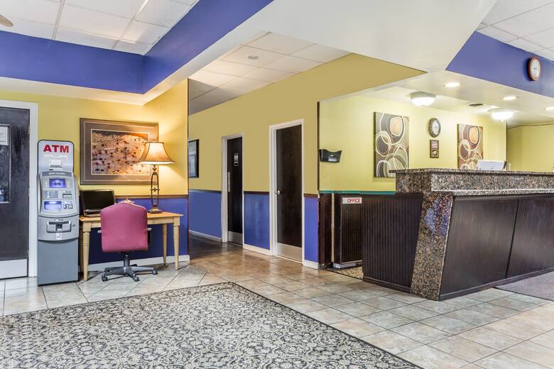 Days Inn Goldsboro hotel lobby in Goldsboro, North Carolina