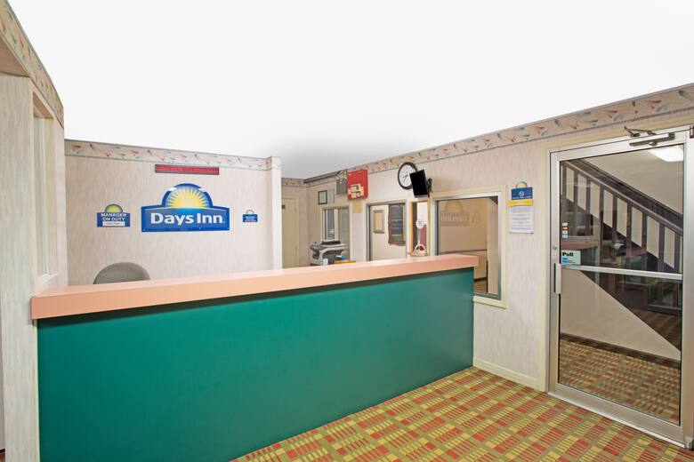 Days Inn Havelock hotel lobby in Havelock, North Carolina