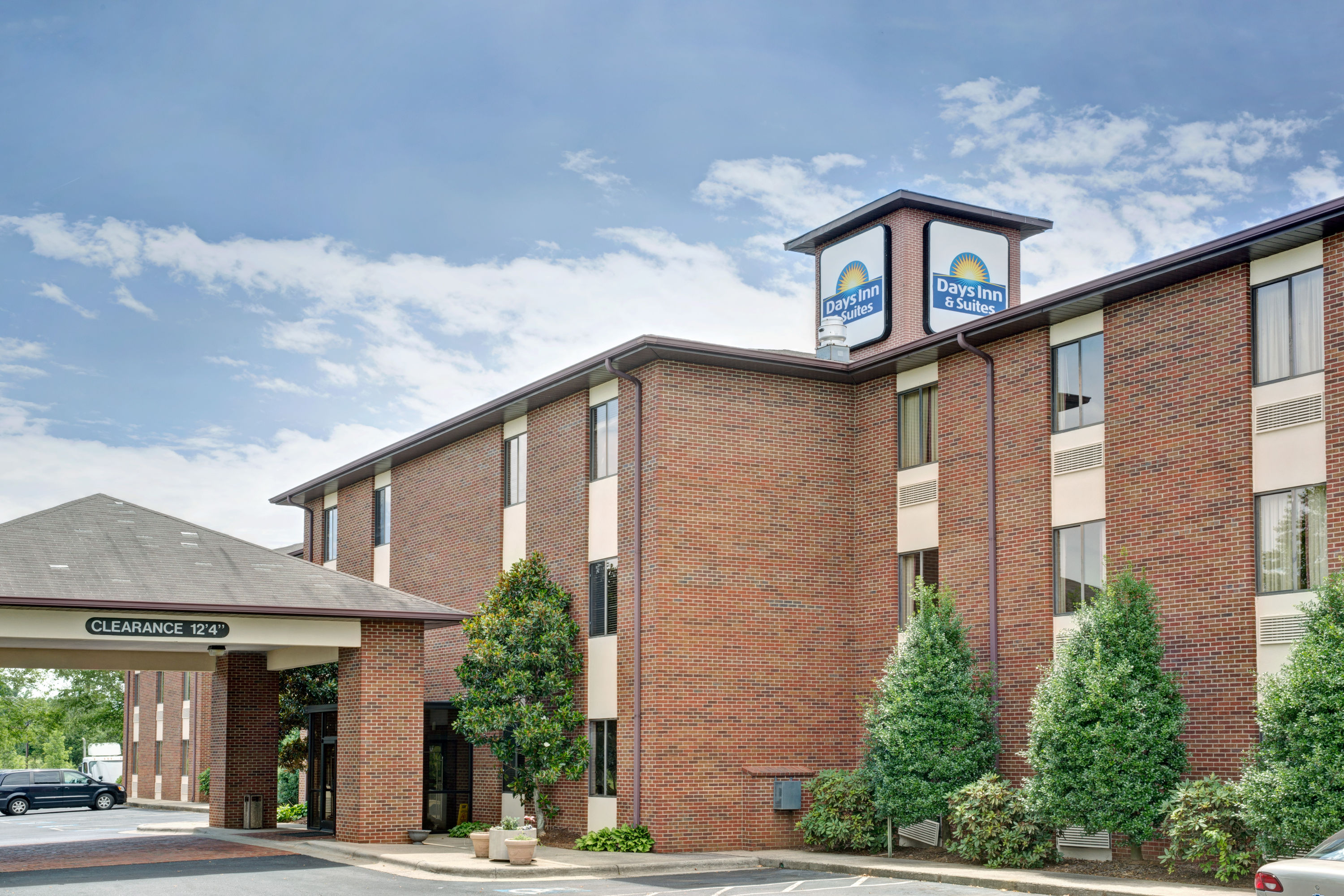 Exterior of Days Inn & Suites by Wyndham Hickory hotel in Hickory, North Carolina