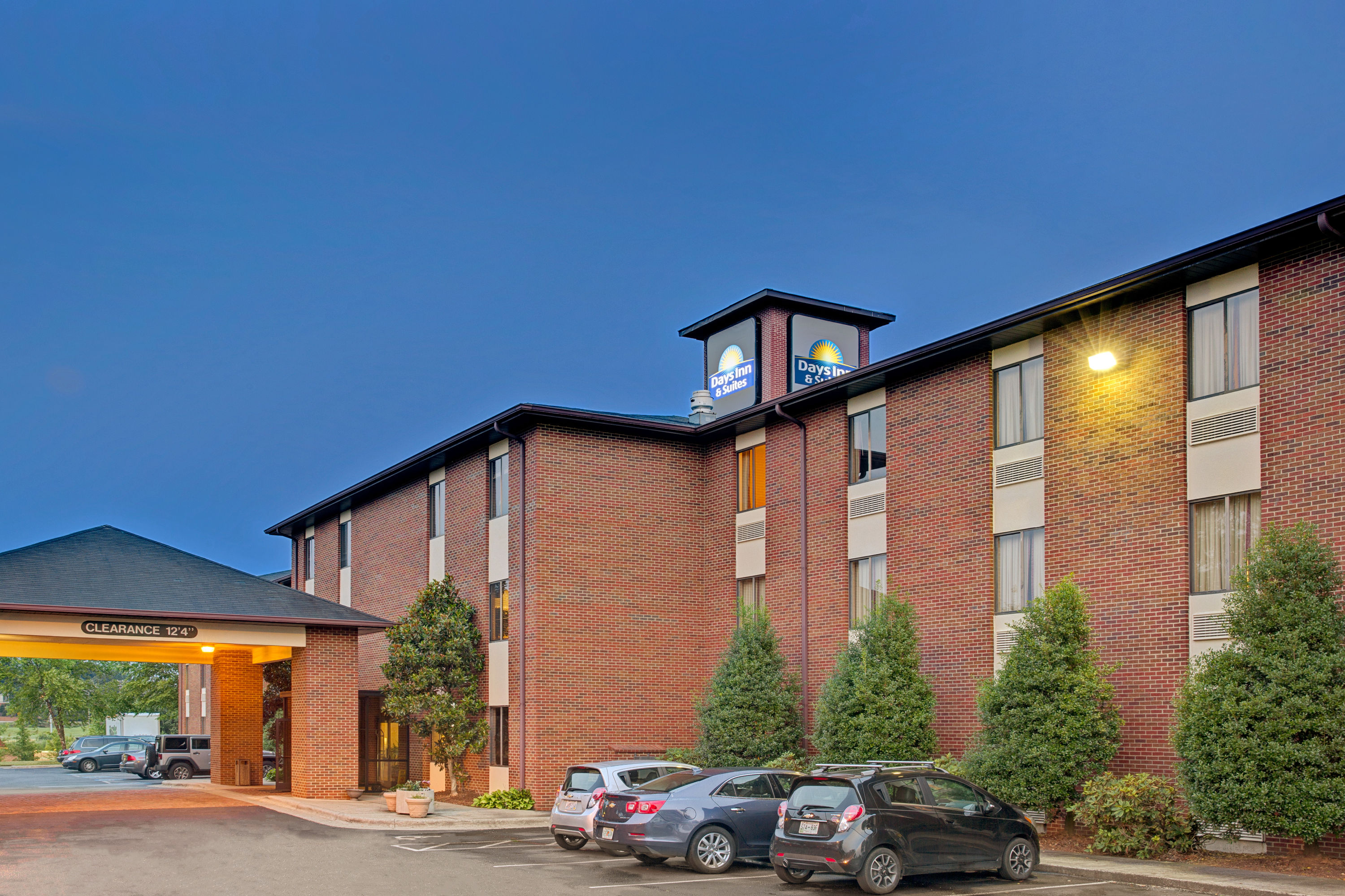 Days Inn Suites By Wyndham Hickory Hickory Nc Hotels