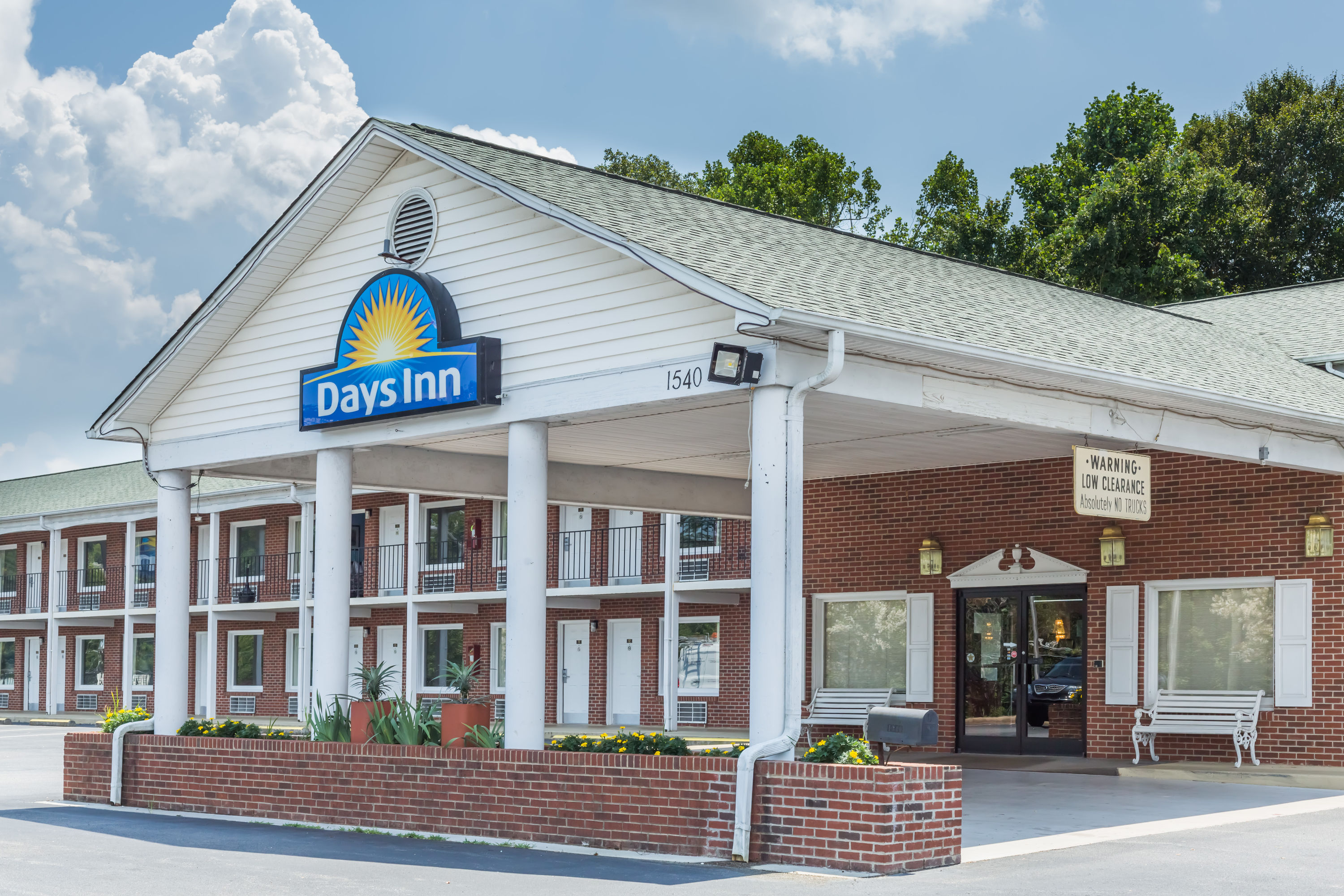 Days Inn By Wyndham Jonesville Jonesville Nc Hotels