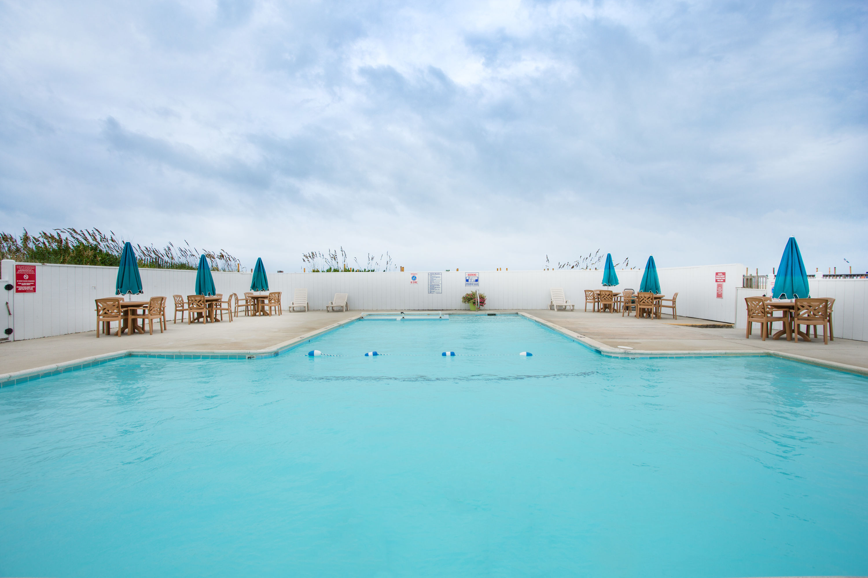 Days Inn & Suites by Wyndham Kill Devil HillsMariner Kill Devil