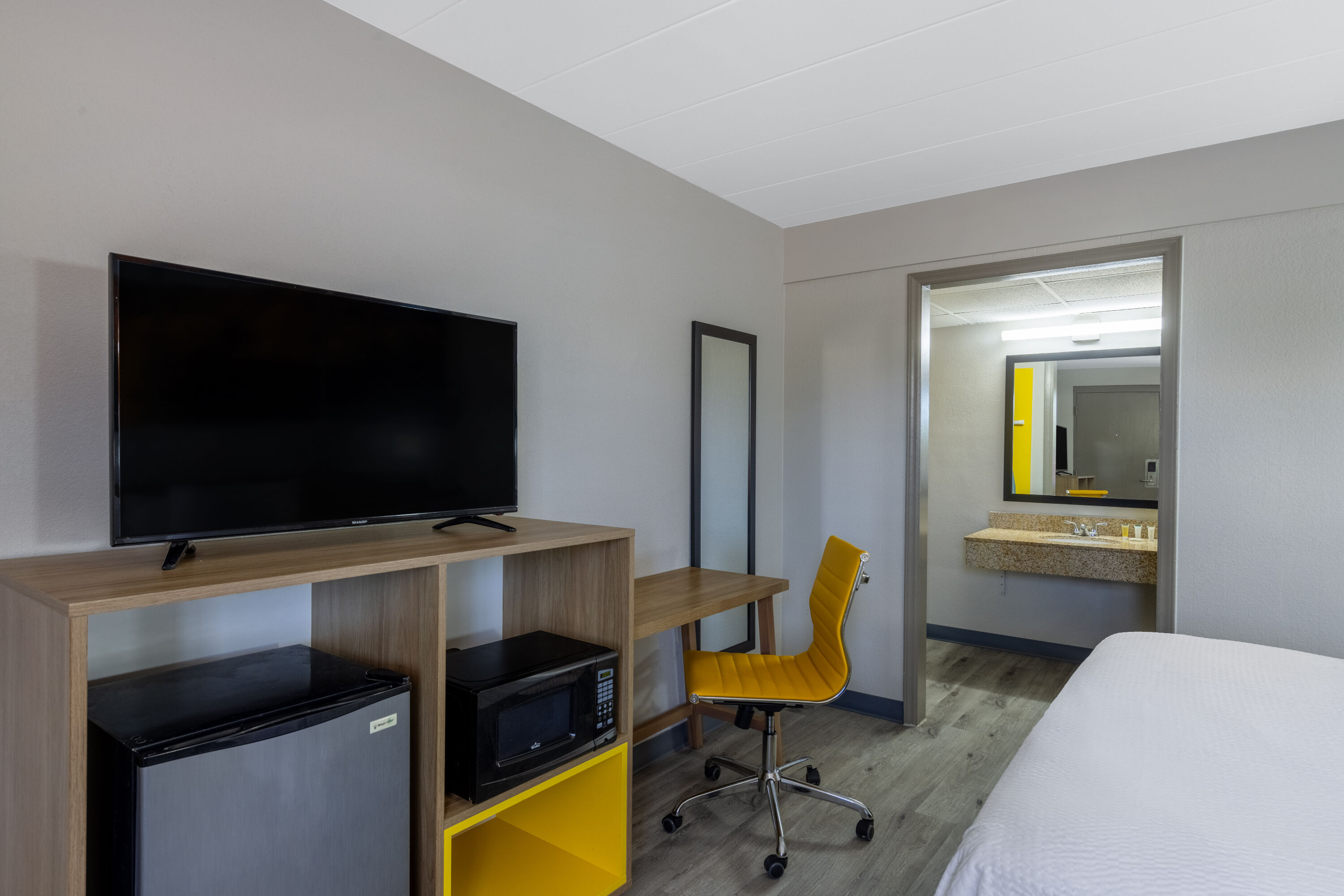 Guest room at the Days Inn by Wyndham Lincolnton in Lincolnton, North Carolina