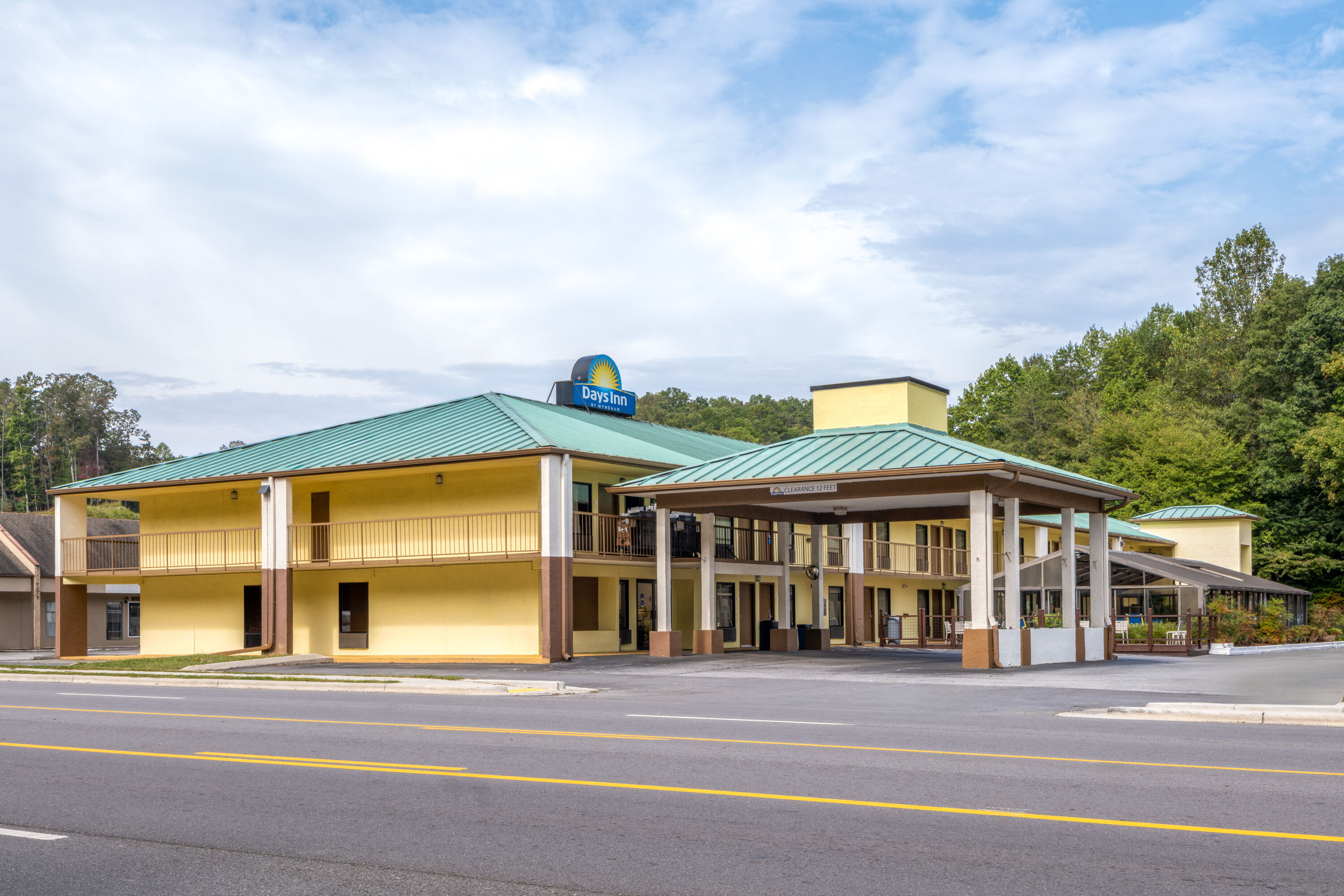 Exterior Day Image of Days Inn by Wyndham Murphy hotel in Murphy, North Carolina