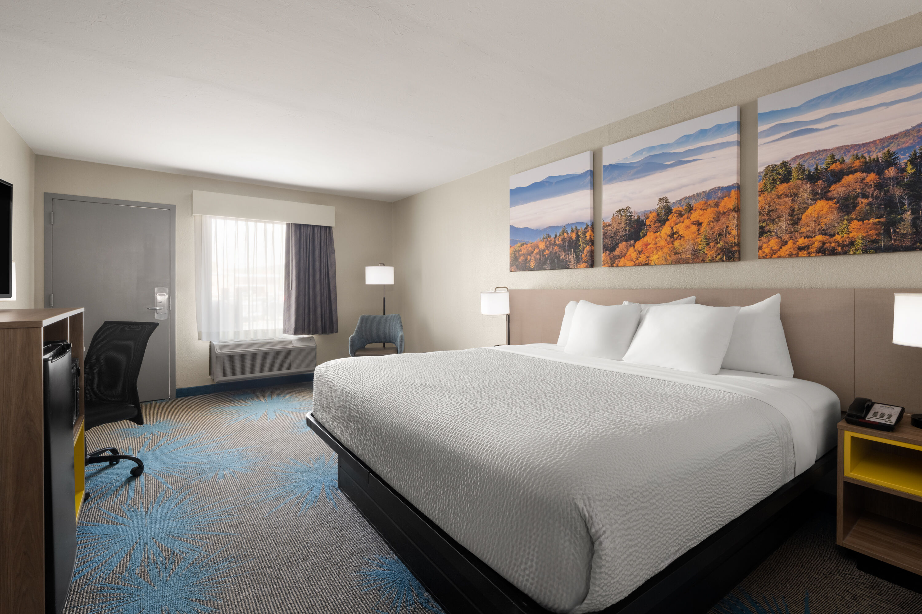 Guest room at the Days Inn by Wyndham Murphy in Murphy, North Carolina