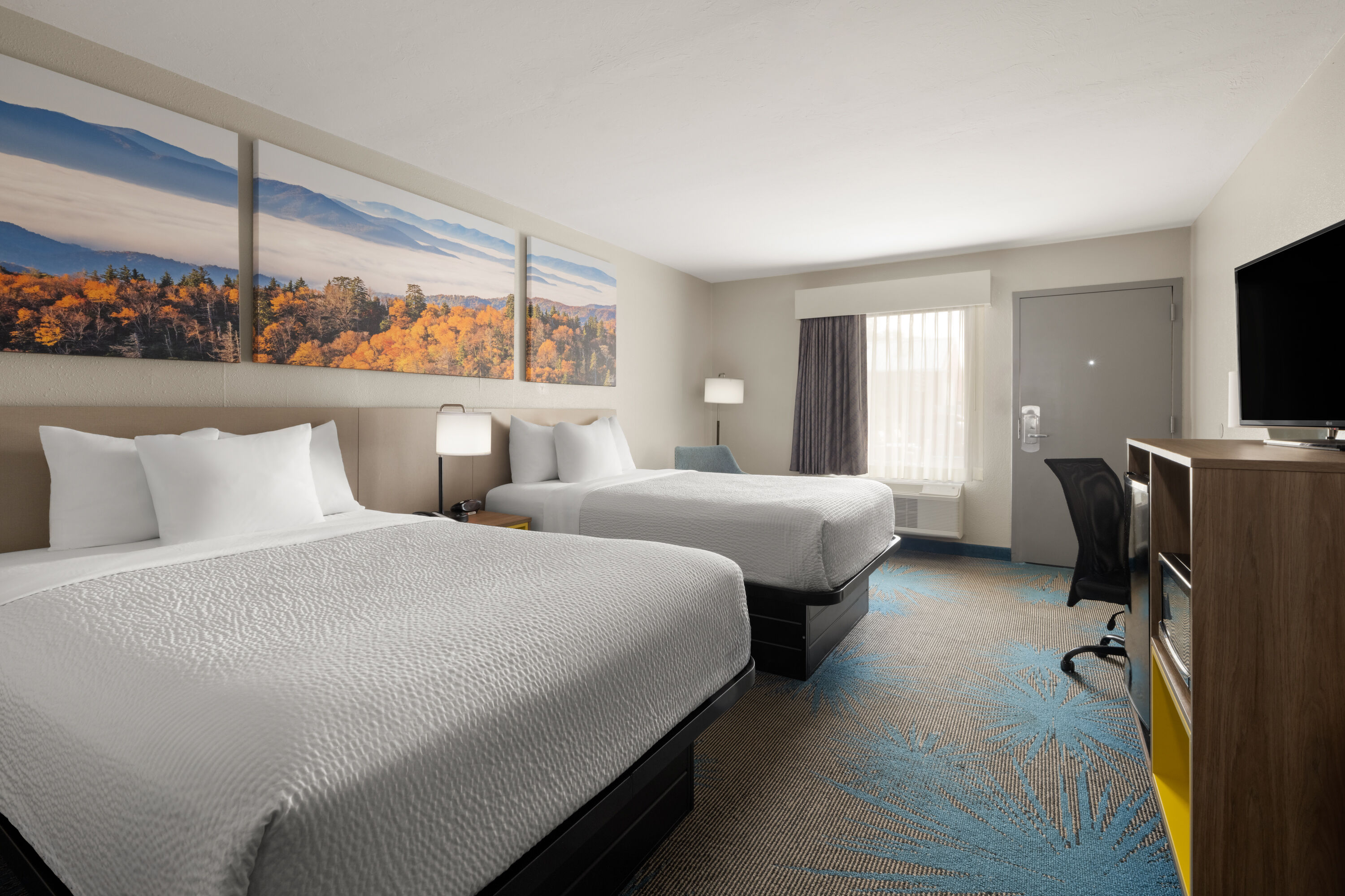 Guest room at the Days Inn by Wyndham Murphy in Murphy, North Carolina