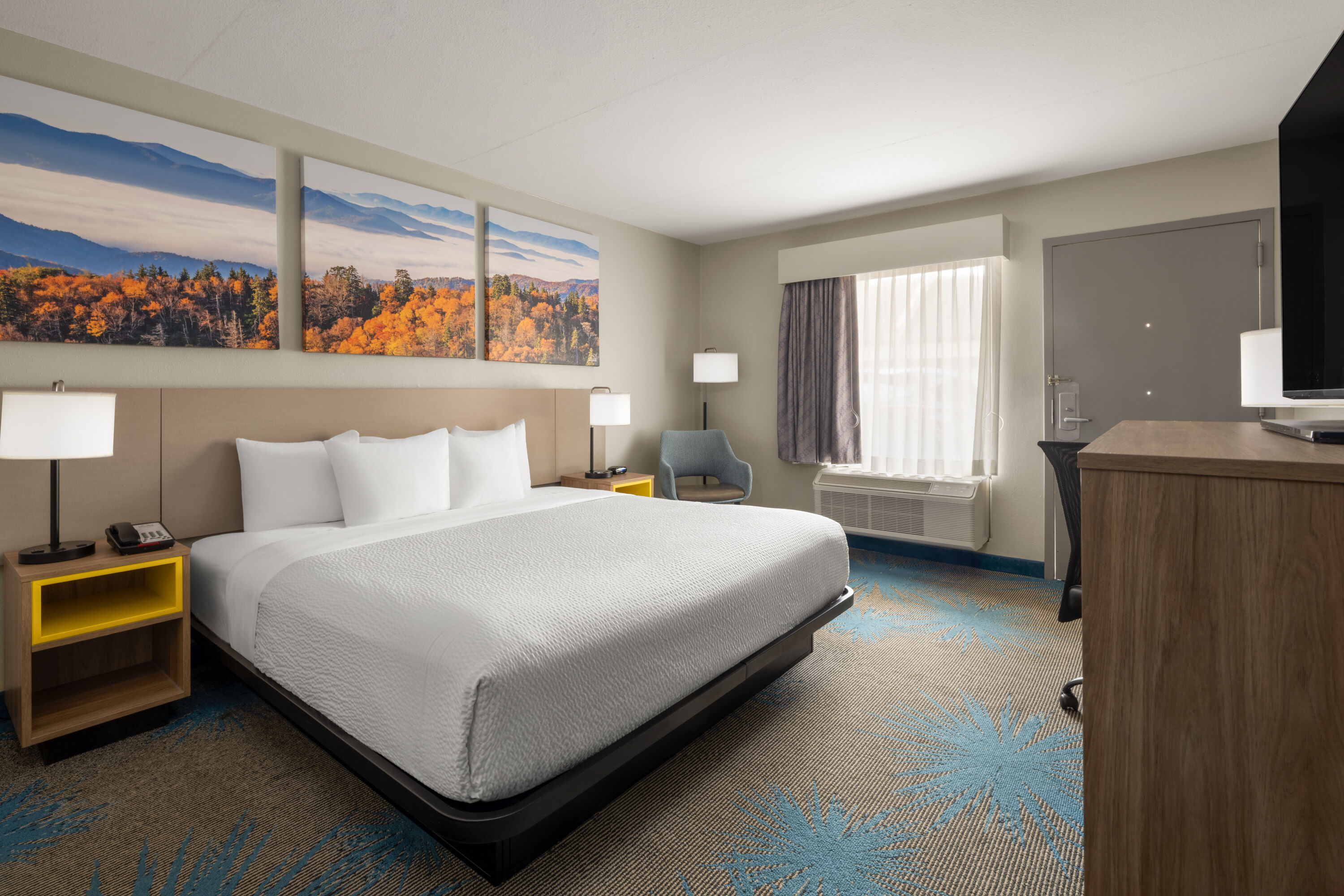 Guest room at the Days Inn by Wyndham Murphy in Murphy, North Carolina