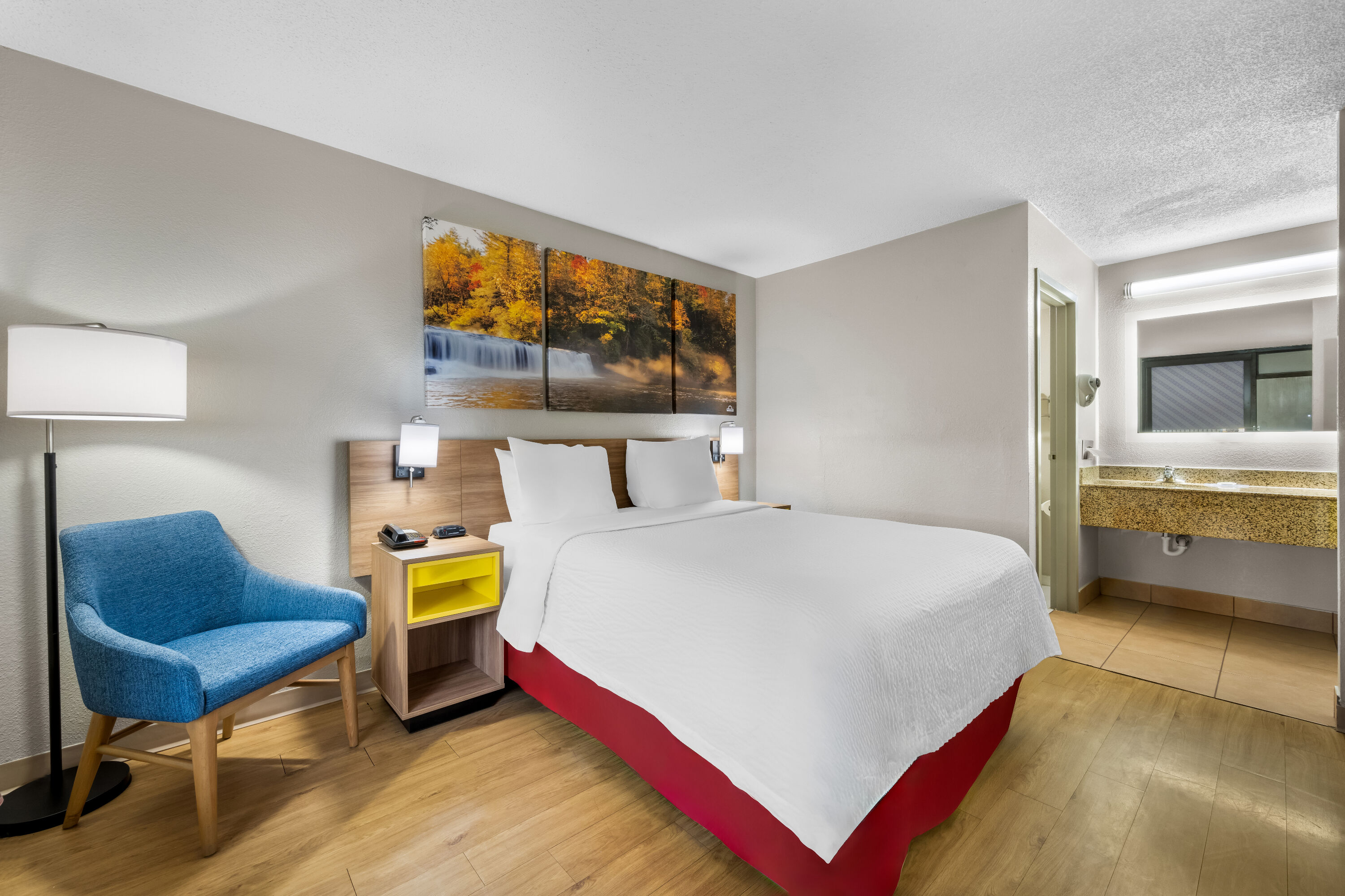 Queen bed guest room at the Days Inn by Wyndham Raleigh Midtown in Raleigh, North Carolina