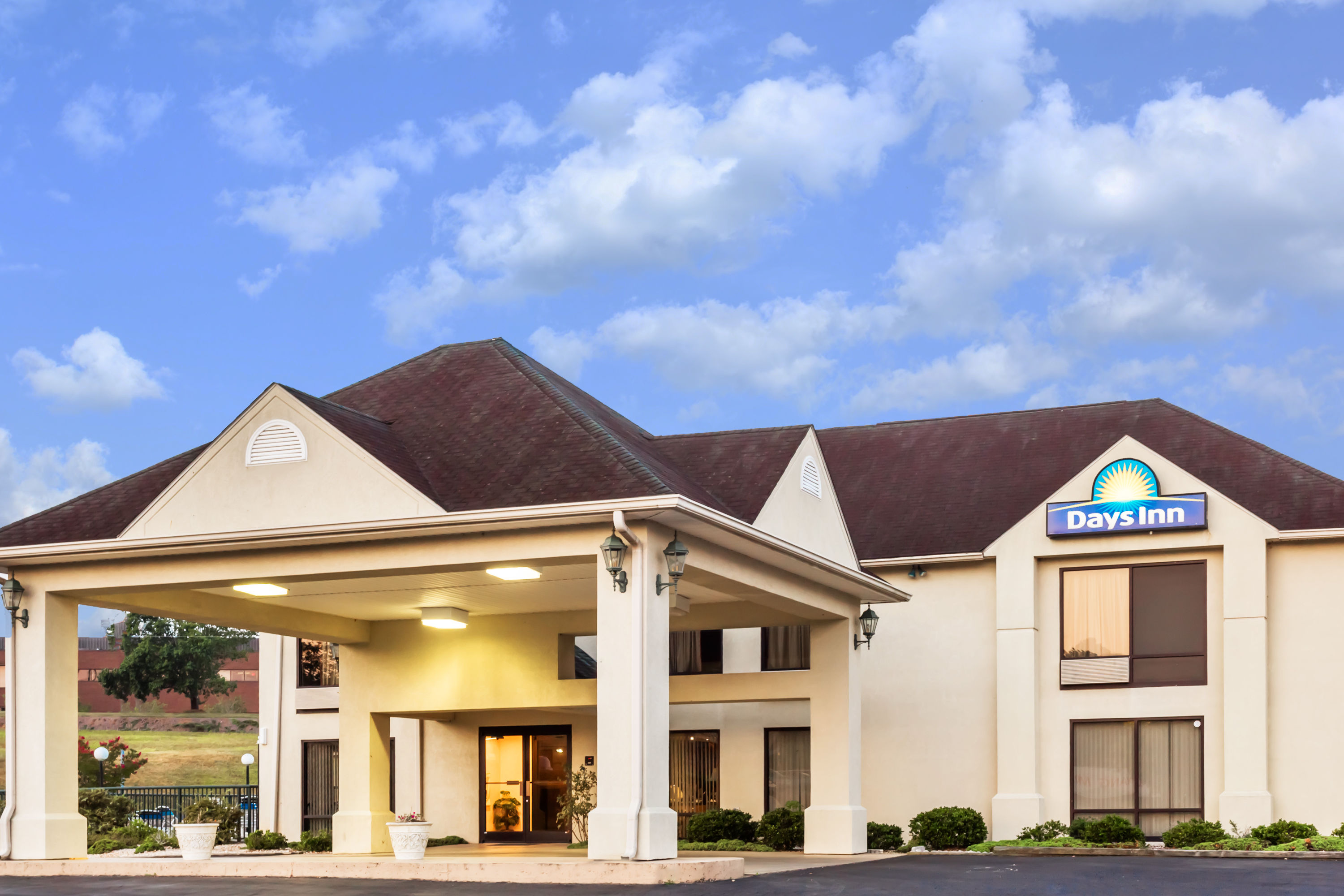 Exterior of Days Inn by Wyndham Sanford hotel in Sanford, North Carolina