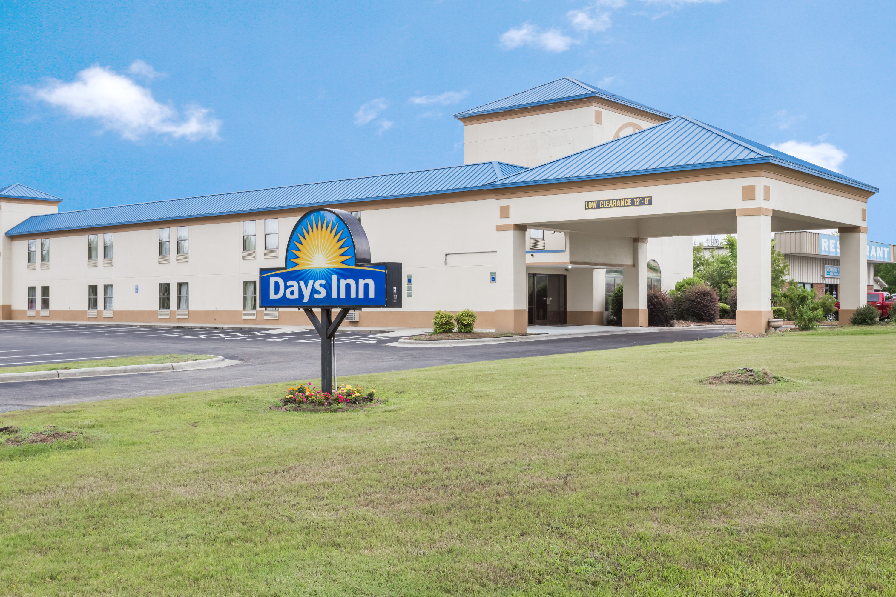 Exterior of Days Inn by Wyndham Selma hotel in Selma, North Carolina