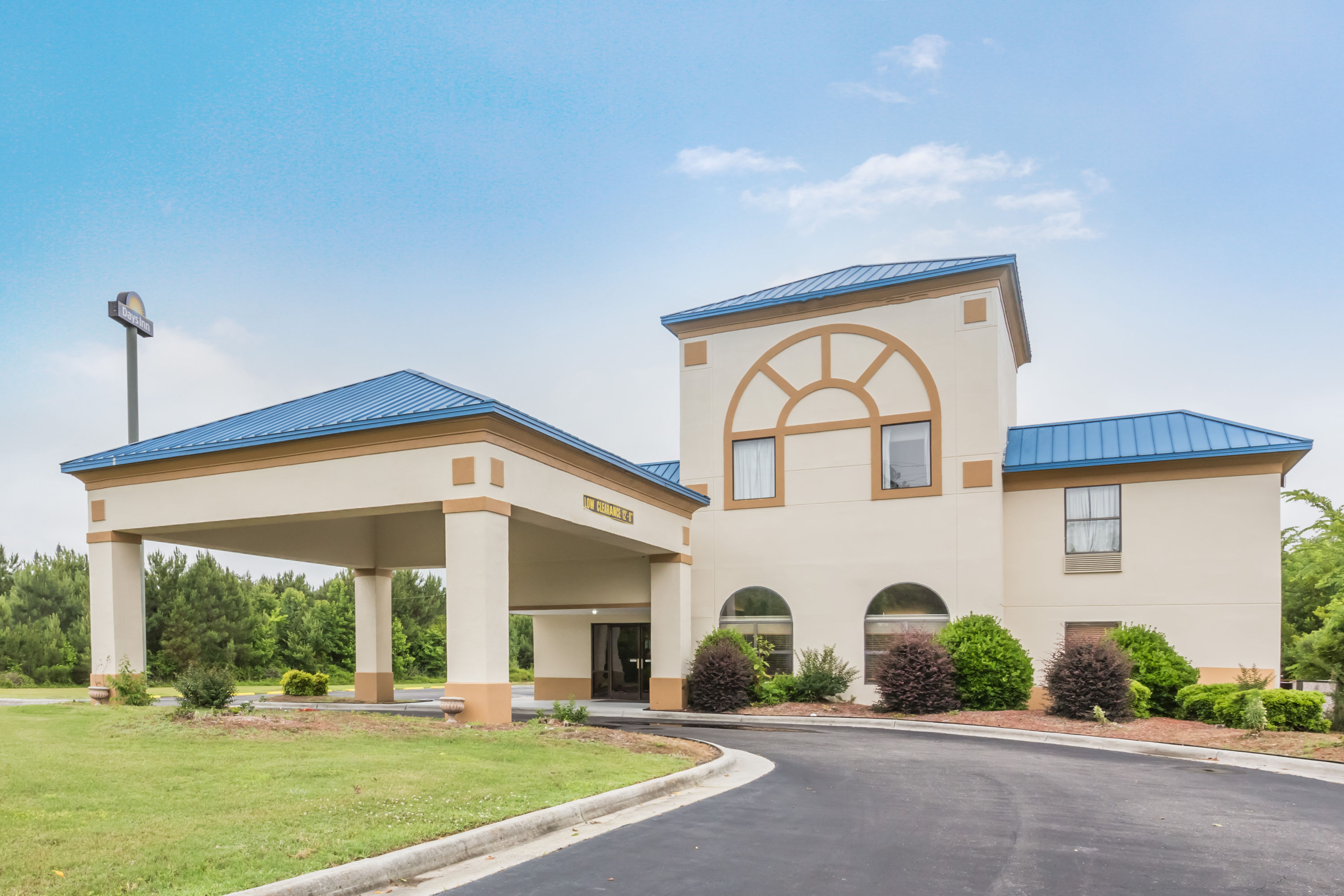 Exterior of Days Inn by Wyndham Selma hotel in Selma, North Carolina