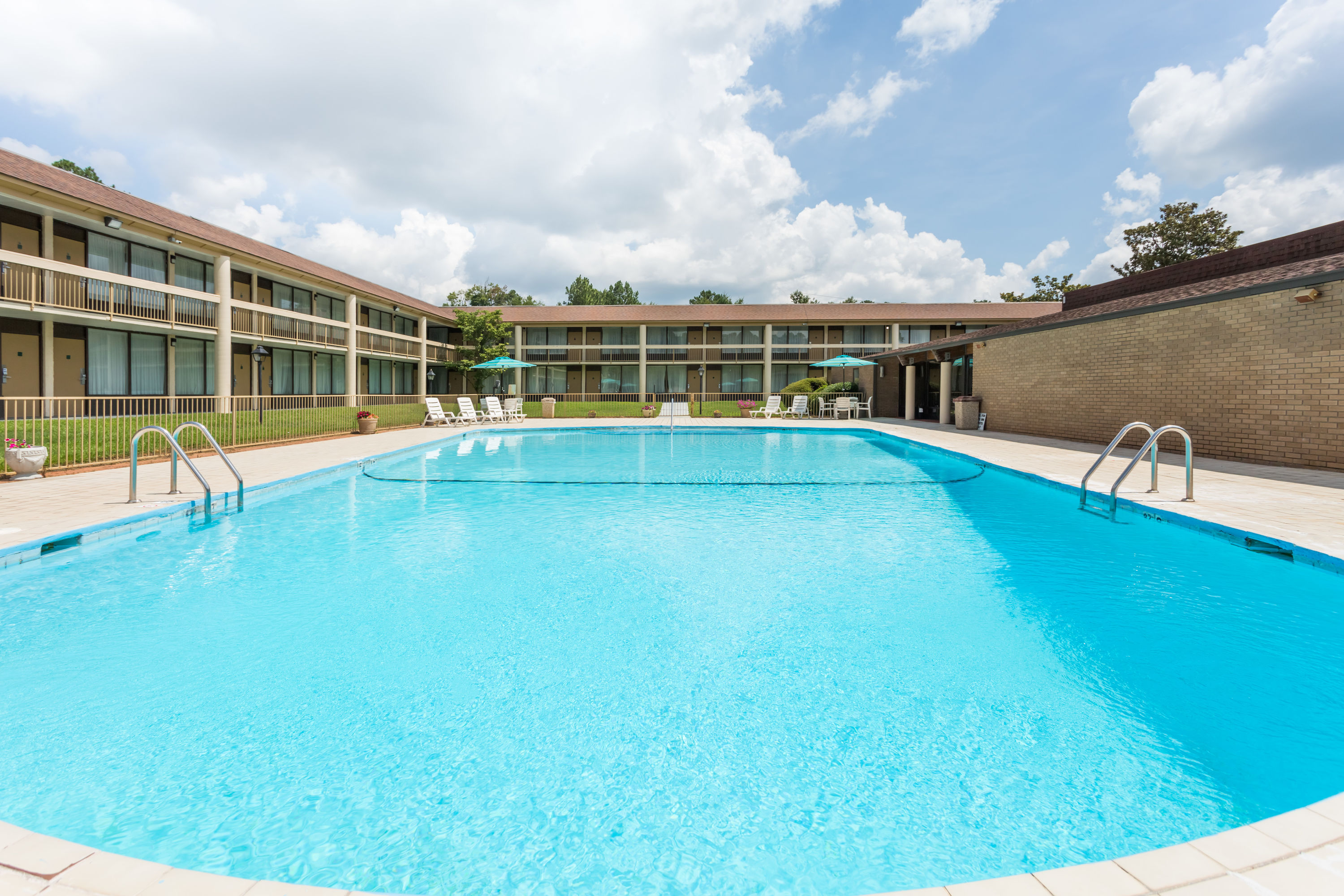 Days Inn & Conf Center by Wyndham Southern Pines Pinehurst ...