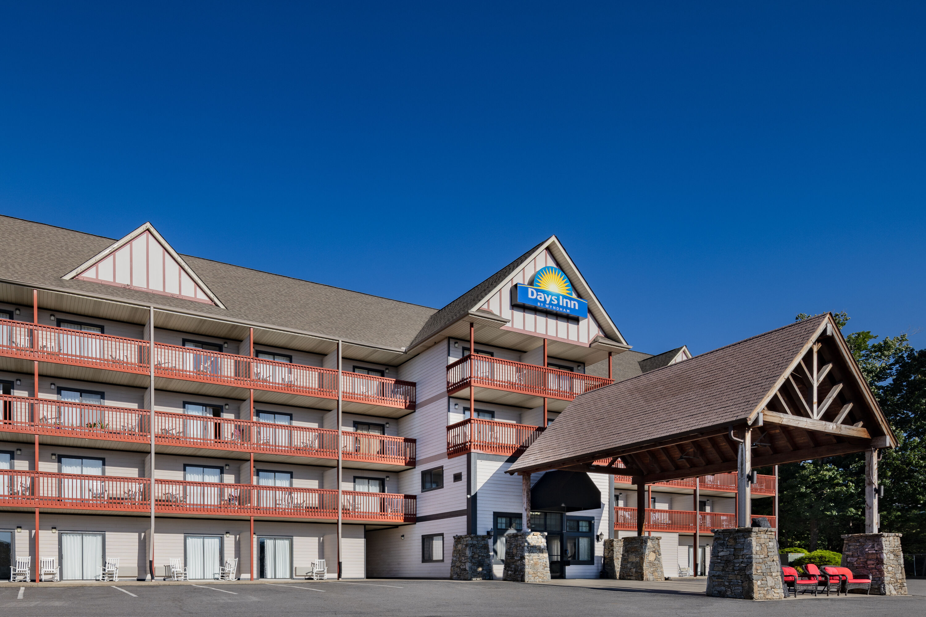 Exterior of Days Inn by Wyndham Waynesville NC hotel in Waynesville, North Carolina