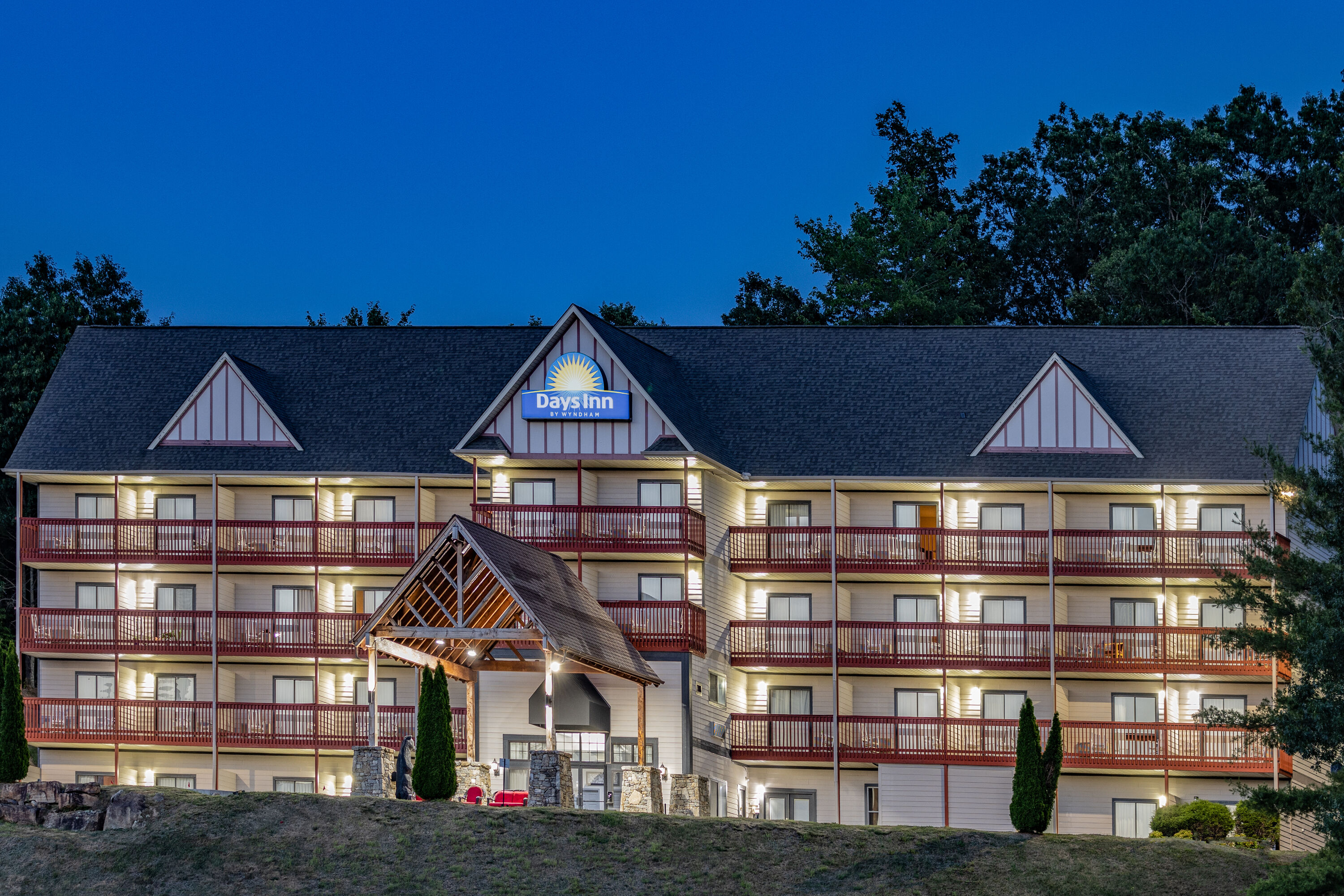 Exterior of Days Inn by Wyndham Waynesville NC hotel in Waynesville, North Carolina