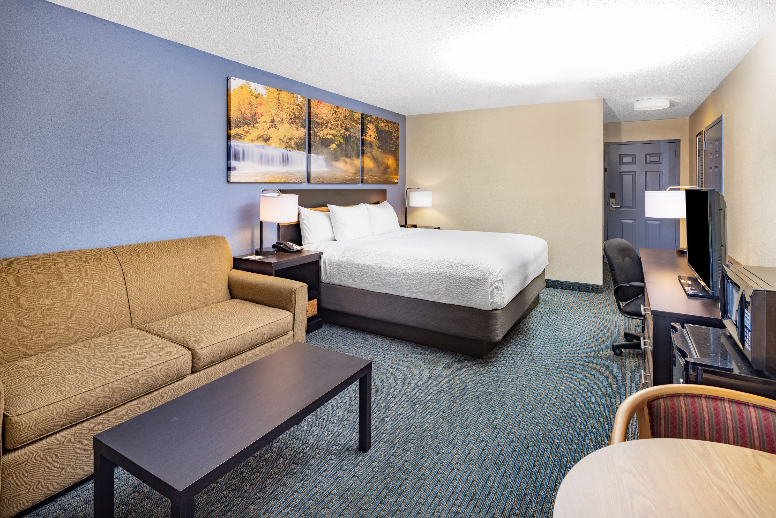 Guest room at the Days Inn by Wyndham Waynesville NC in Waynesville, North Carolina