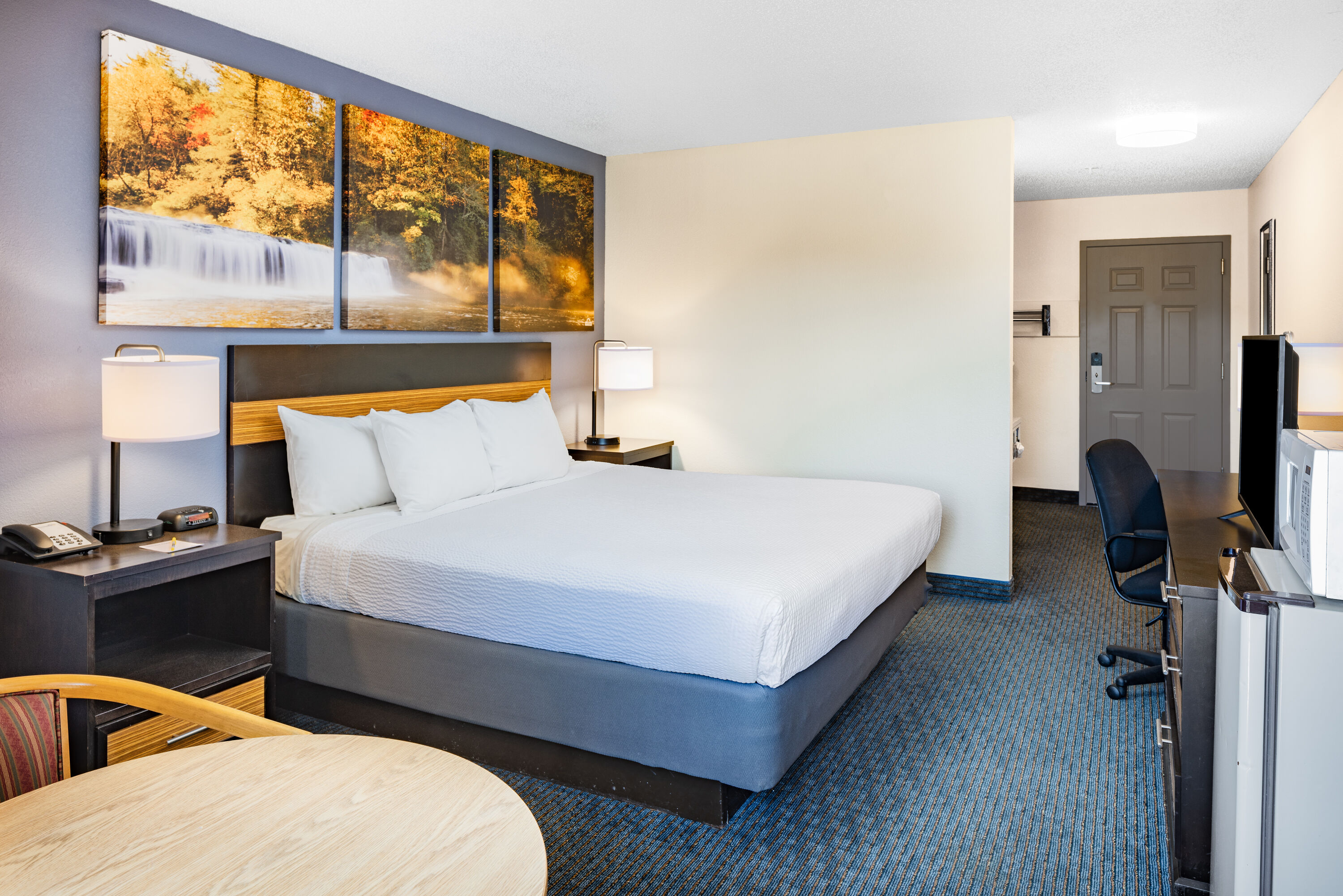 Guest room at the Days Inn by Wyndham Waynesville NC in Waynesville, North Carolina