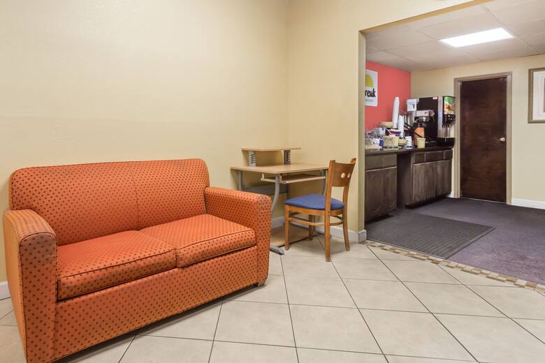 Days Inn Williamston Hotels Nc 27892 Days Inn Williamston Hotel Lobby In North Carolina