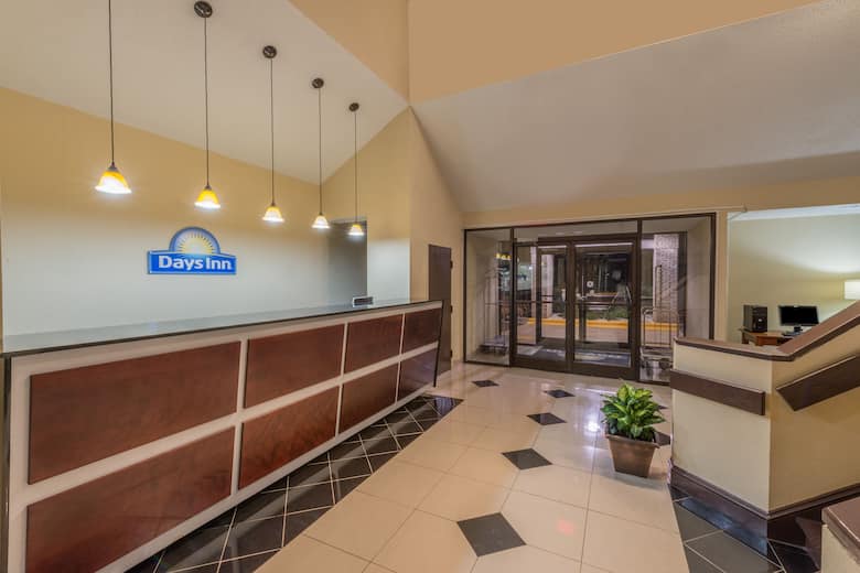 Days Inn Yadkinville Hotels Nc 27055 Days Inn Yadkinville Hotel Lobby In North Carolina